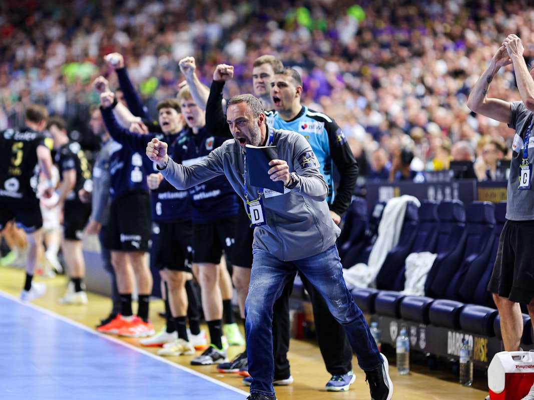 Die Ersatzbänke saßen beim Spiel zwischen den Füchsen Berlin und dem SC Magdeburg nicht ruhig.