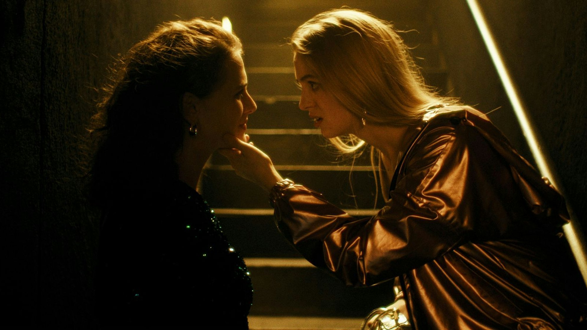 Lynn Fischer (Elsa Langnäse, links) und Vanessa Tomasi (Elena Flury) hatten ein Geheimnis. (Bild: SRF/Screenshot)