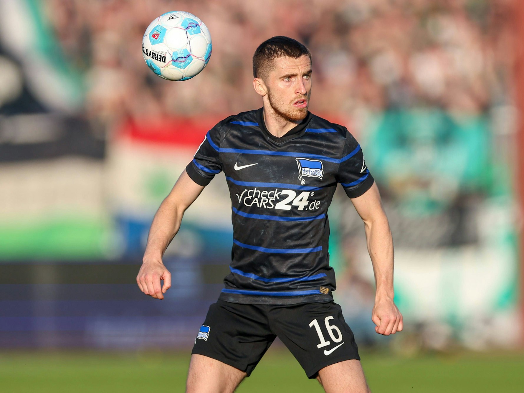 Jonjoe Kenny im Spiel gegen Preußen Münster.