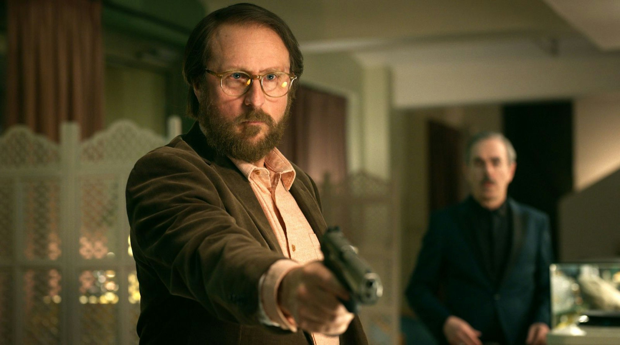 Bjarne Mädel tritt in zwei „Warum ich?“-Episoden auf. In „Casa Carmen“ schockt er Gäste und Belegschaft eines spanischen Szene-Restaurants. (Bild: ARD Degeto Film/Superfilm Filmproduktions GmbH)
