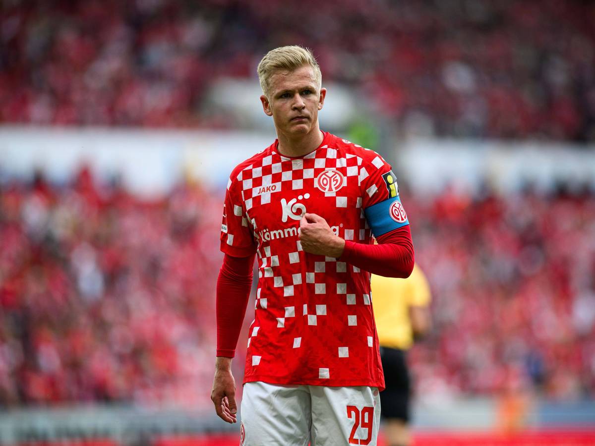 Mainz-Stürmer Jonathan Burkardt, hier am 17. Mai 2025 im Spiel gegen Bayer Leverkusen, steht kurz vor einem Wechsel zu Eintracht Frankfurt.