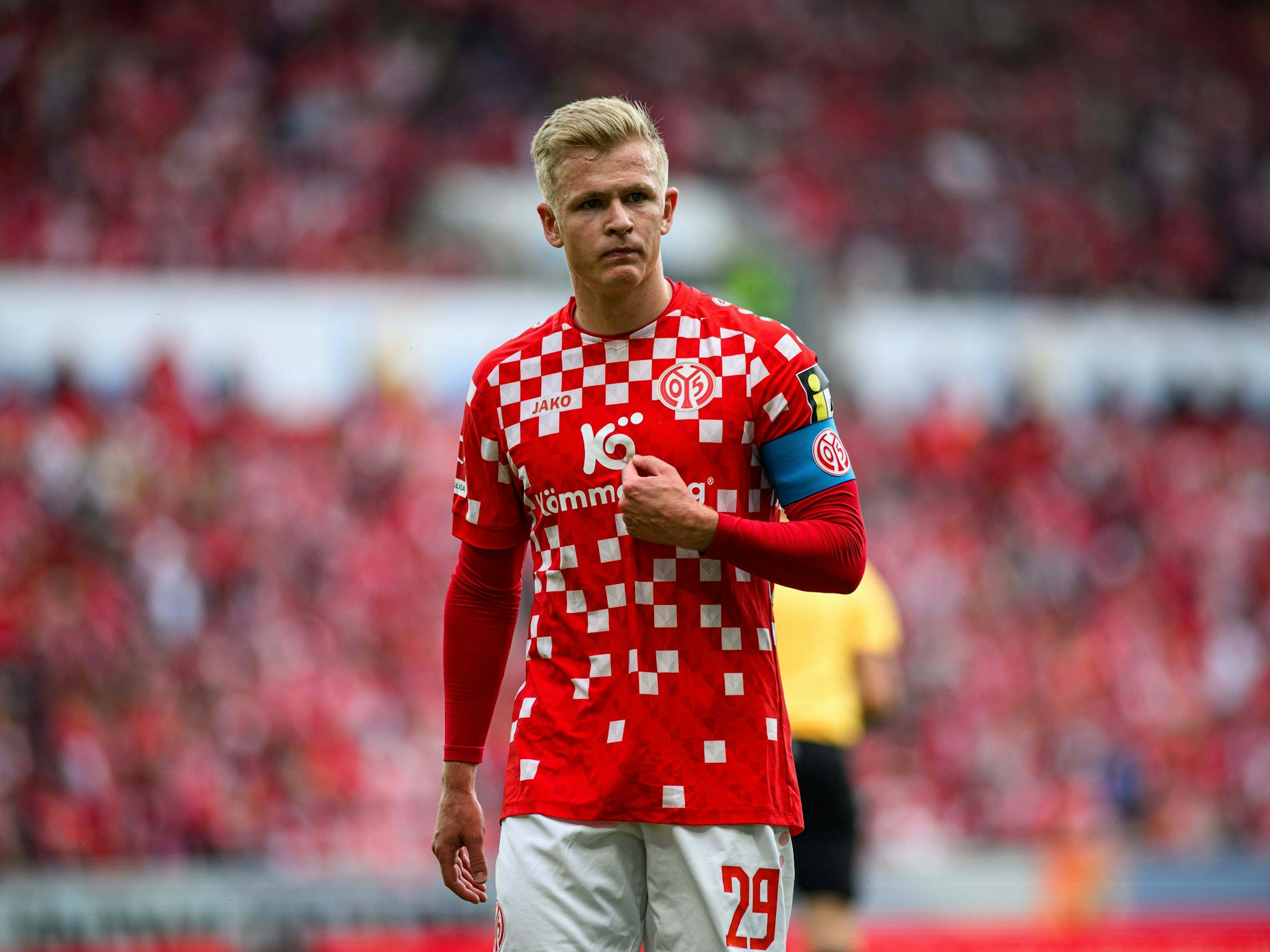 Mainz-Stürmer Jonathan Burkardt, hier am 17. Mai 2025 im Spiel gegen Bayer Leverkusen, steht kurz vor einem Wechsel zu Eintracht Frankfurt.