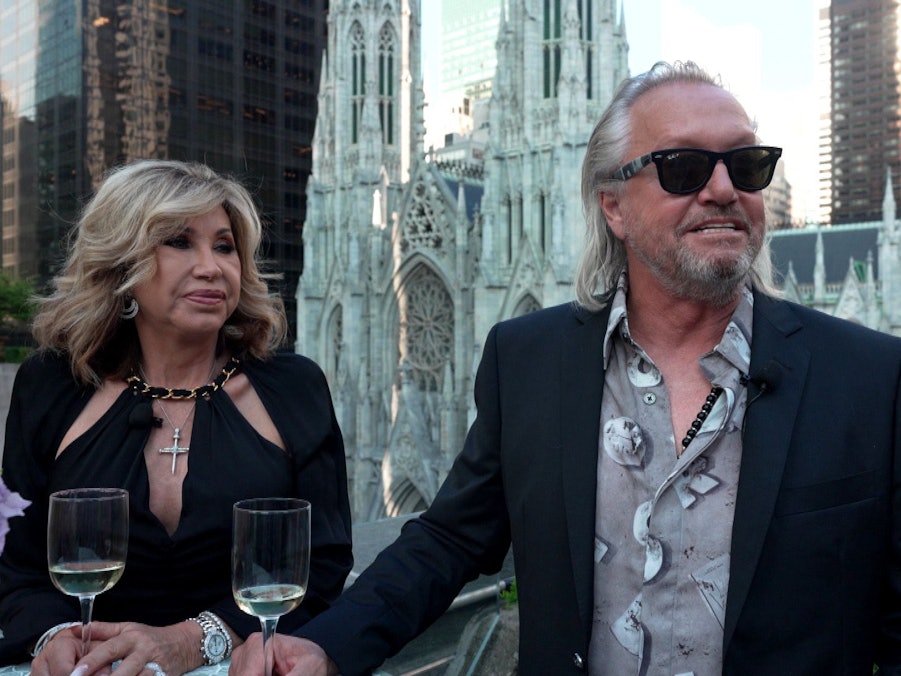 Carmen und Robert Geiss, hier in einer Szene aus der aktuellen Staffel von Die Geissens - „Eine schrecklich glamouröse Familie“, sind in Saint-Tropez brutal überfallen worden.