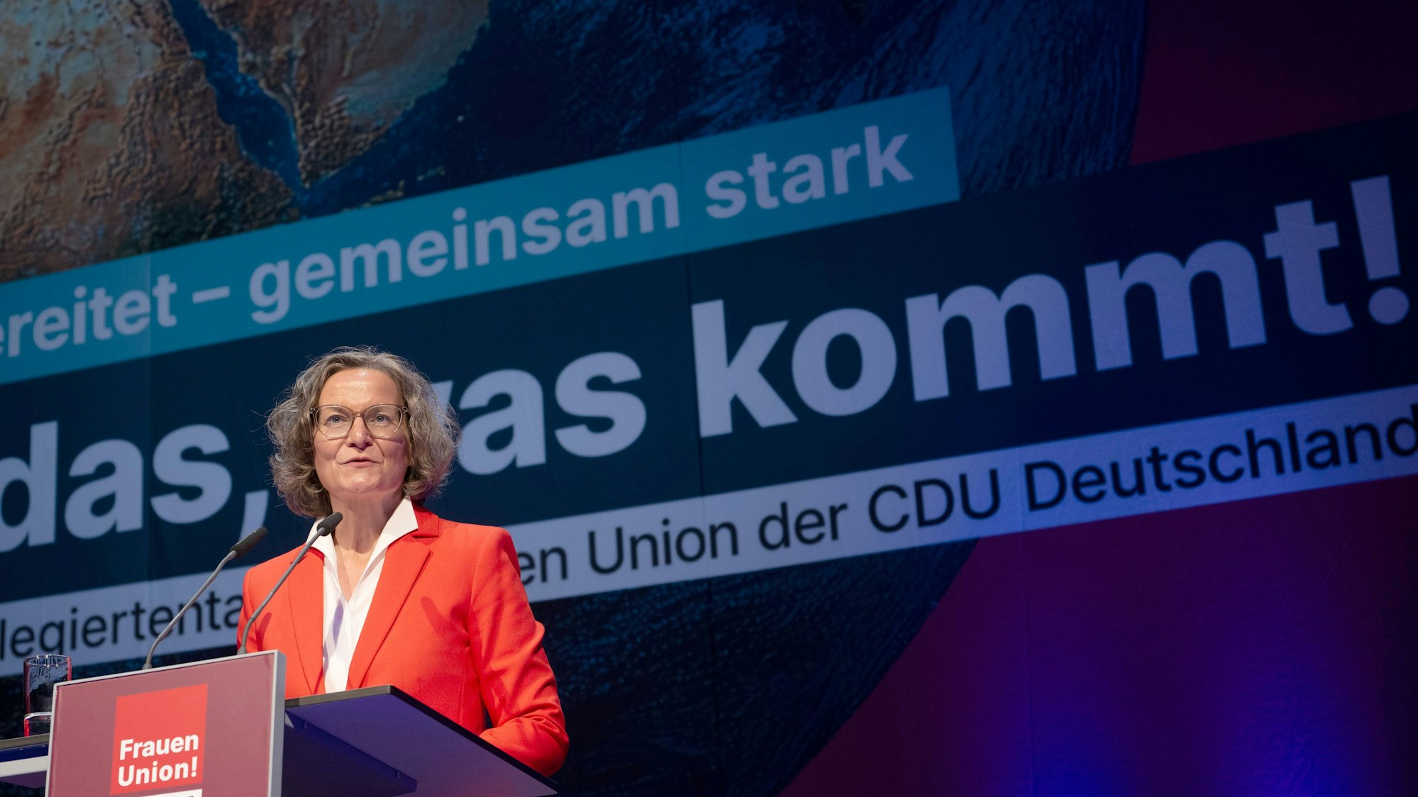 Ina Scharrenbach (CDU), Ministerin für Heimat, Kommunales, Bau und Digitalisierung in Nordrhein-Westfalen, hat ihre Krebserkrankung öffentlich gemacht.