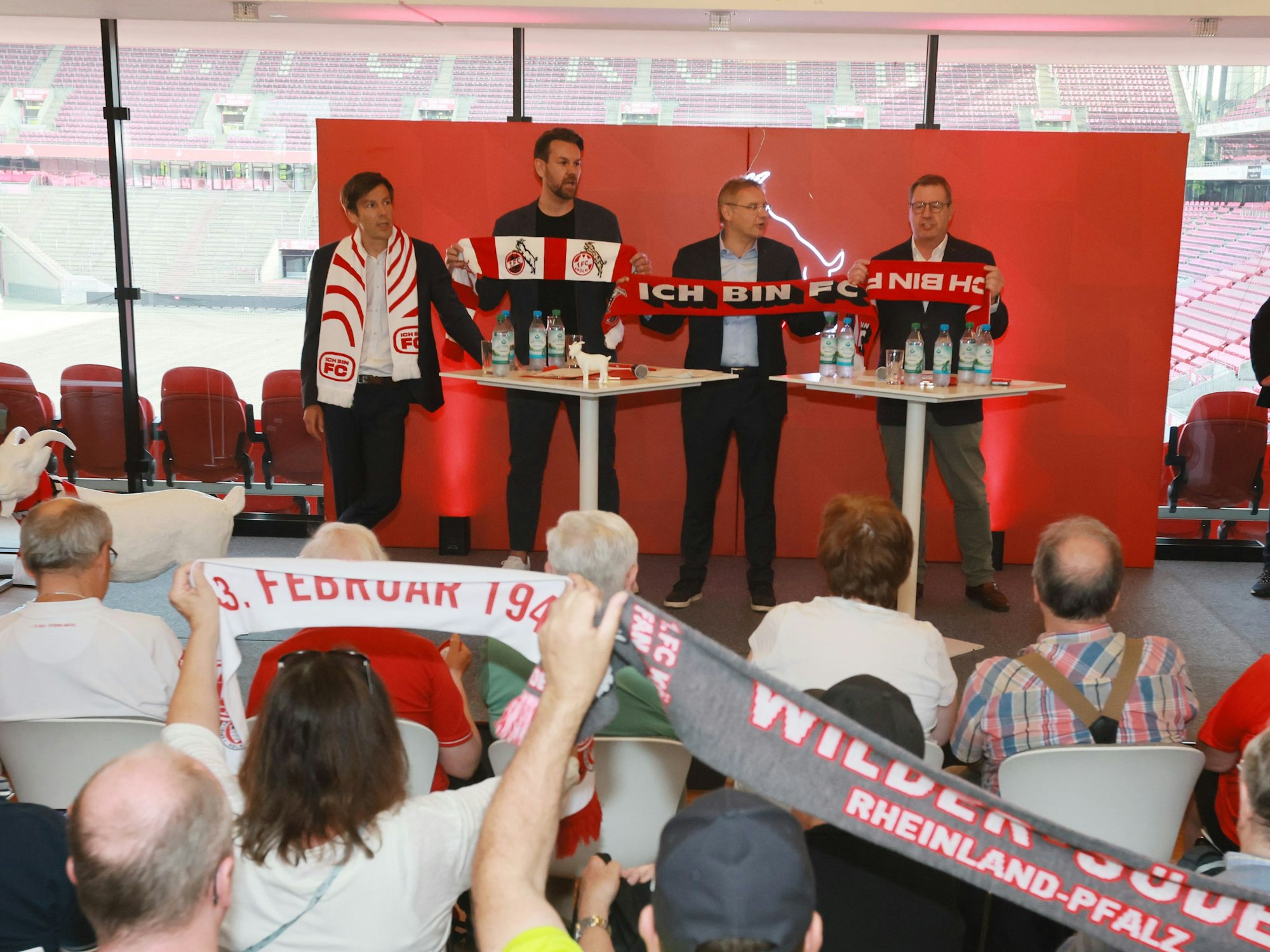 Mitglieder-Stammtisch beim 1. FC Köln im Rhein-Energie-Stadion.