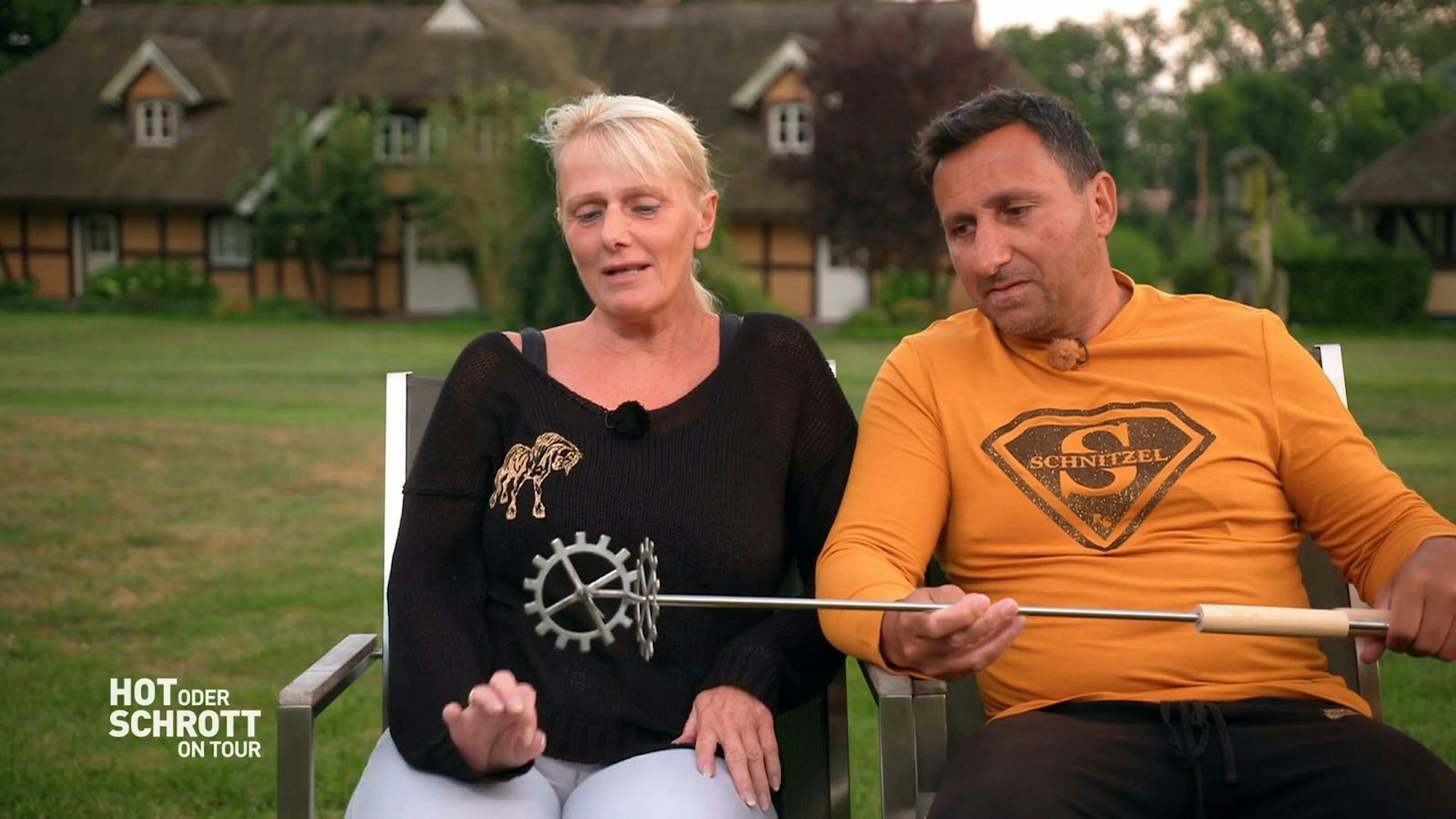 Der „Gyroaster“ für Marshmallows überzeugt Steffi und Roland Bartsch nicht. (Bild: RTL)