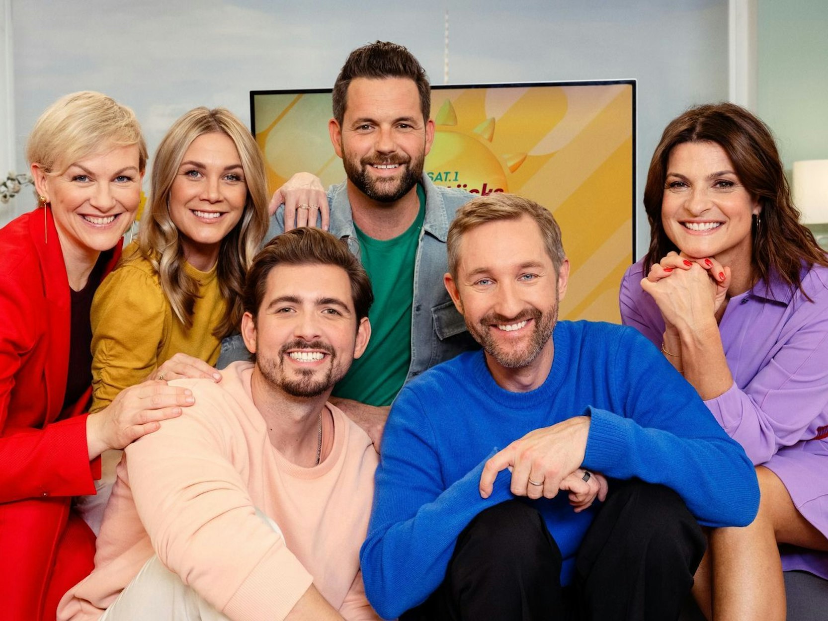 Das aktuelle Team des SAT.1-“Frühstücksfernsehens“, von links: Karen Heinrichs, Alina Merkau, Christian Wackert, Matthias Killing, Daniel Boschmann und Marlene Lufen. (Bild: SAT.1 / Claudius Pflug)