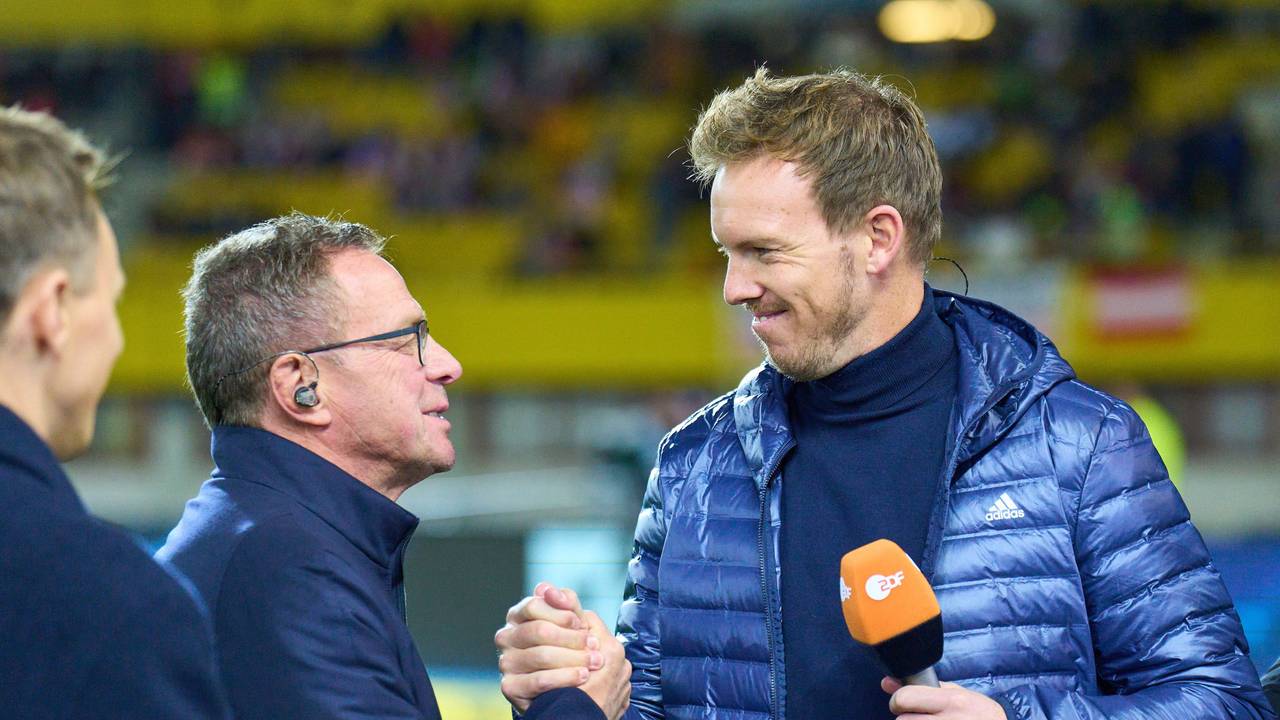 Ralf Rangnick klatscht mit Julian Nagelsmann ab.