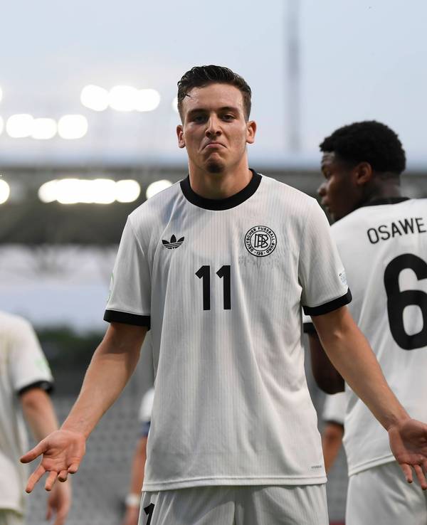 Said El Mala nach seinem Tor bei der U19-EM gegen England.