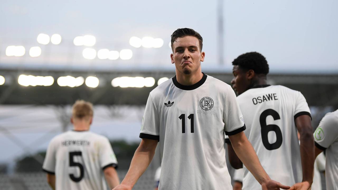Said El Mala nach seinem Tor bei der U19-EM gegen England.