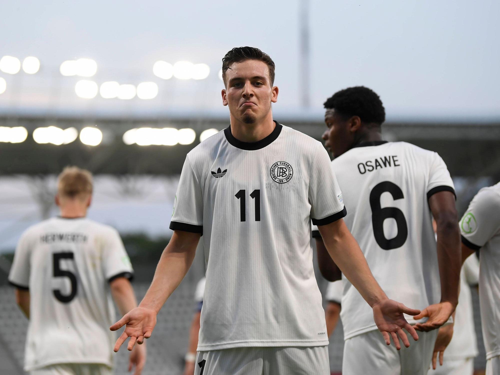 Said El Mala nach seinem Tor bei der U19-EM gegen England.