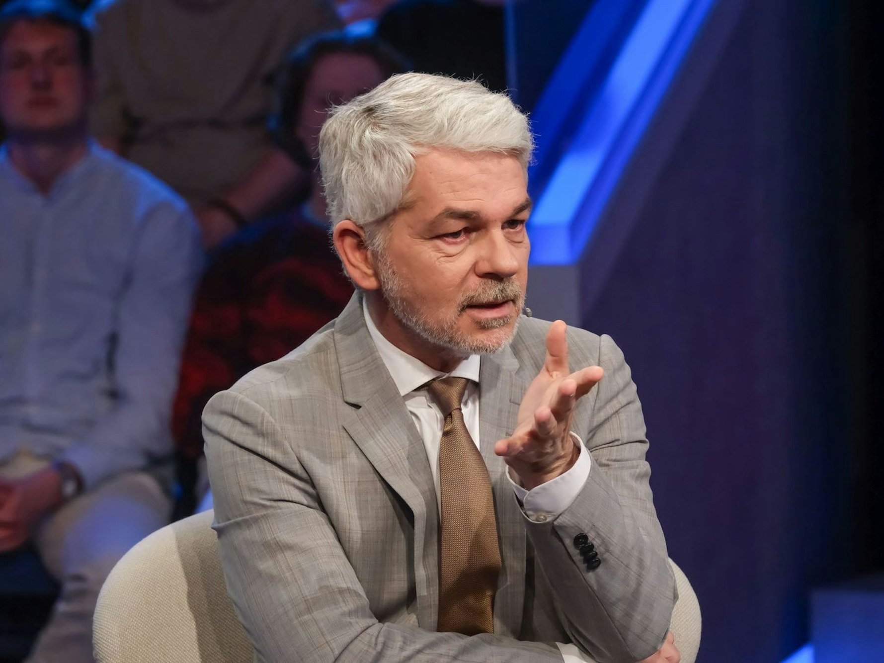 Carlo Masala stellte fest: „Die Europäer haben nichts in die Waagschale zu werfen, was Putin interessiert.“ (Bild: WDR / Oliver Ziebe)