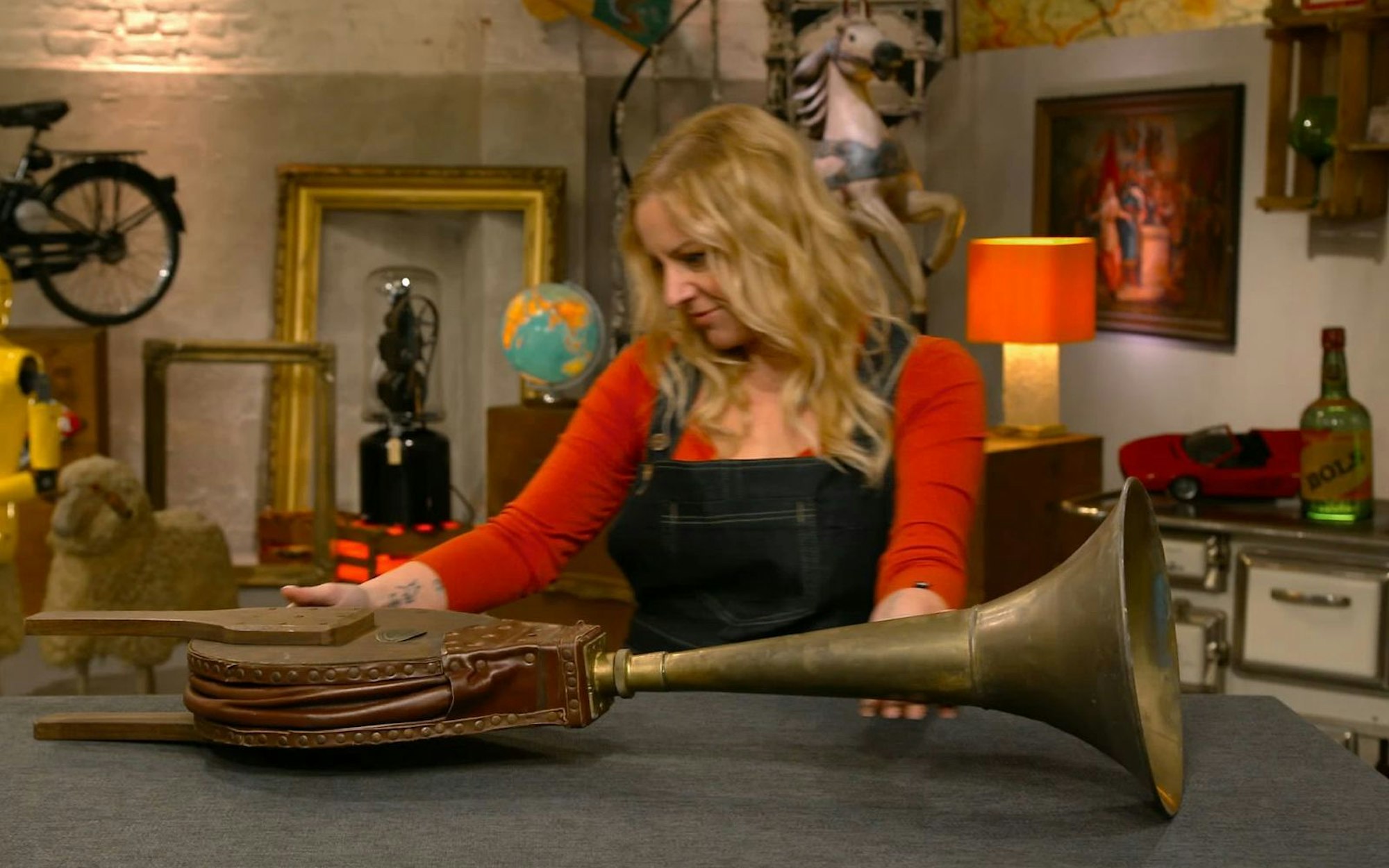 „Darf ich jetzt was tun, worauf ich die ganze Zeit warte?“, fragte Expertin Annika Raßbach nach einer Weile ungeduldig Moderator Horst Lichter - sie wollte das Air-Horn tröten! (Bild: ZDF)