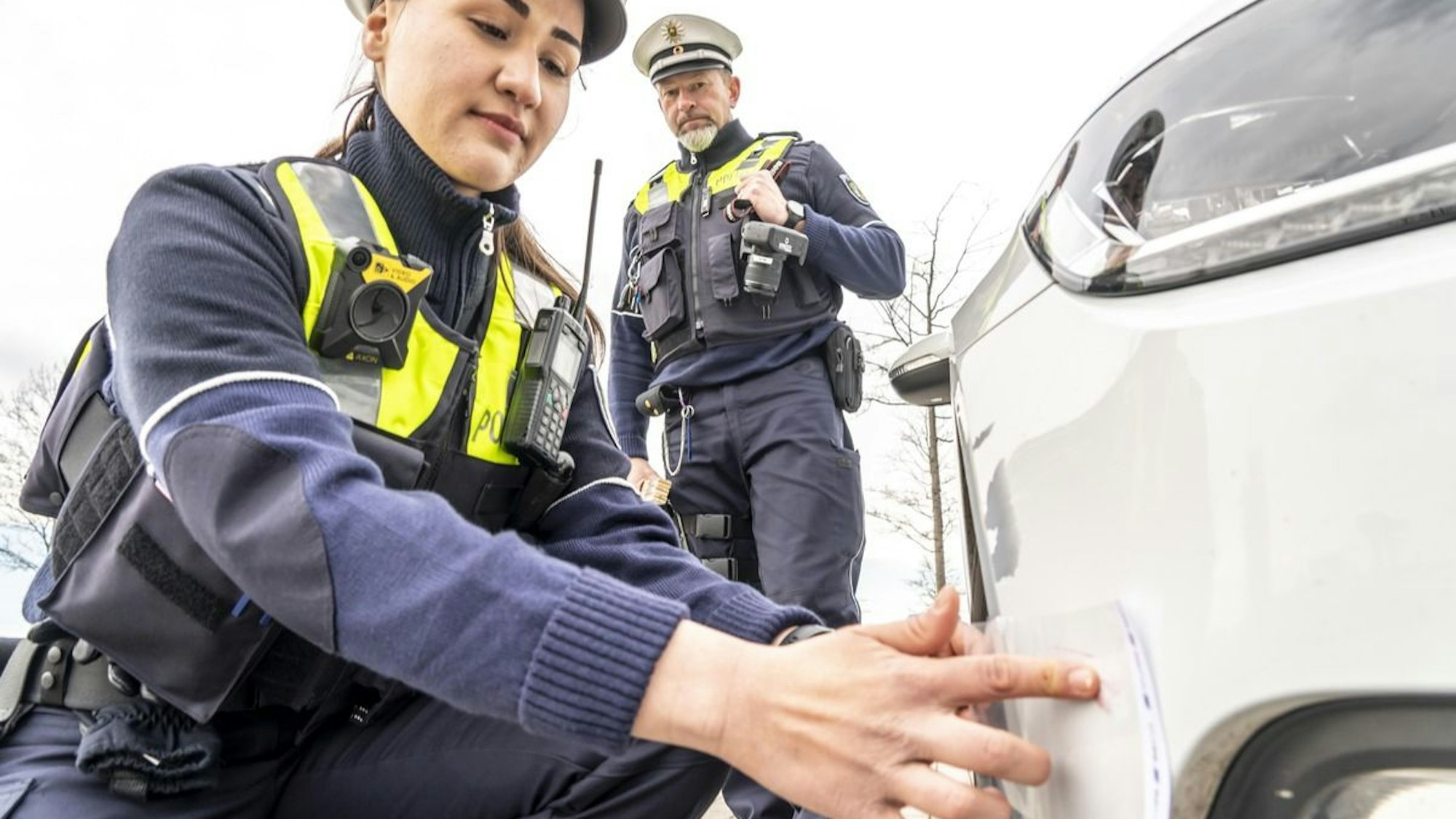 Verkehrsunfallfluchten im Kreis Mettmann - Polizei sucht nach Zeugen für Unfälle in Langenfeld und Monheim am Rhein