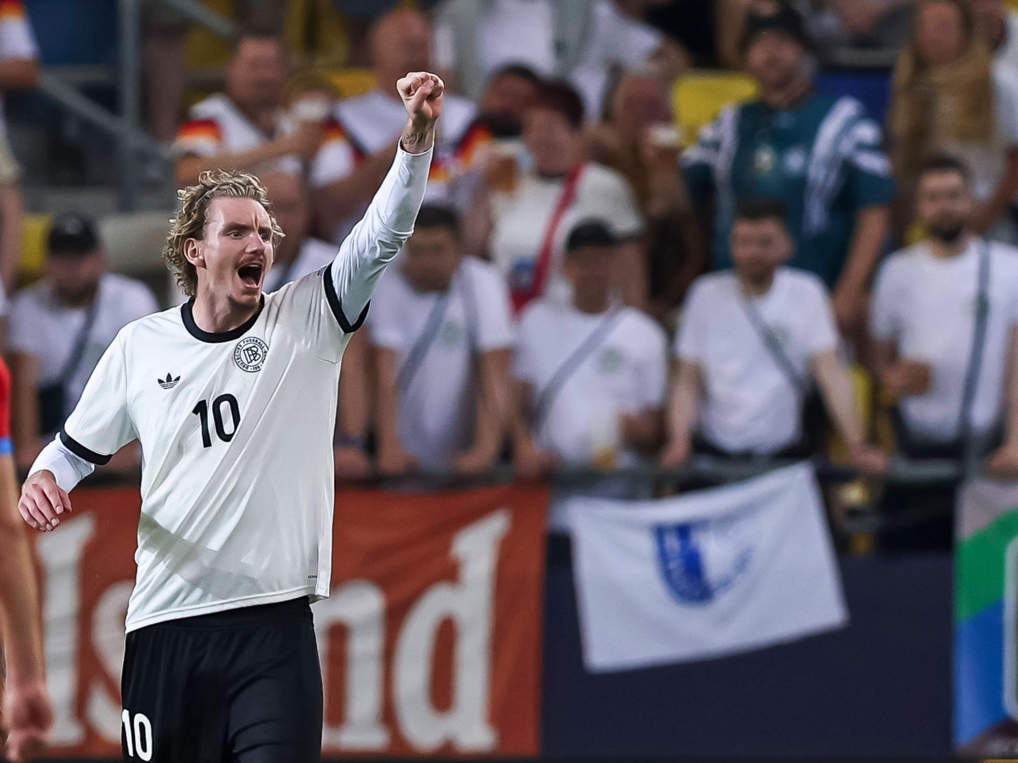 Nick Woltemade feiert sein Tor bei der U21 EM.