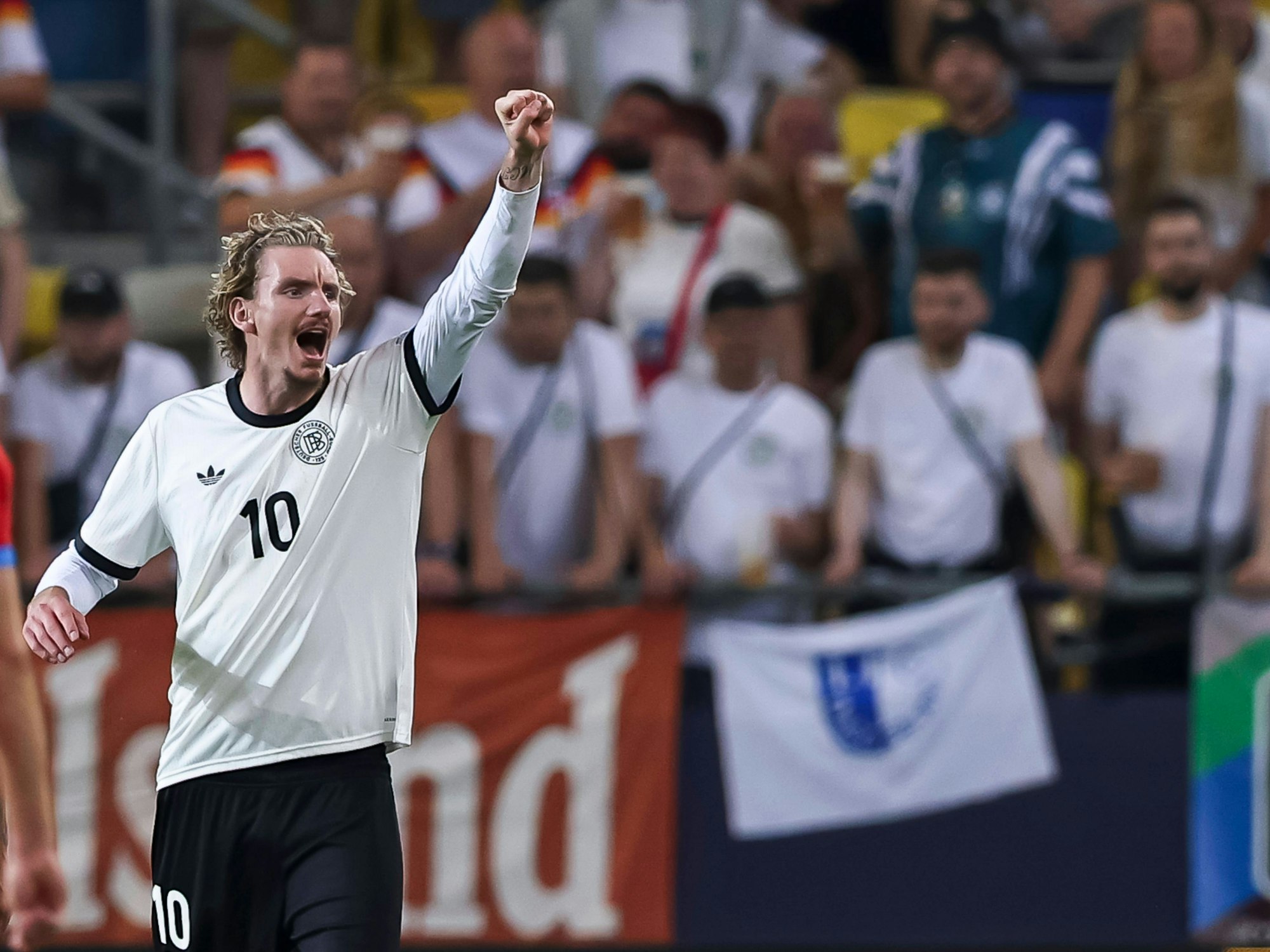 Nick Woltemade feiert sein Tor bei der U21 EM.