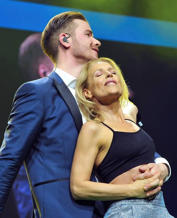 Sänger Eric Philippi und Sängerin Michelle während eines Auftrittes.