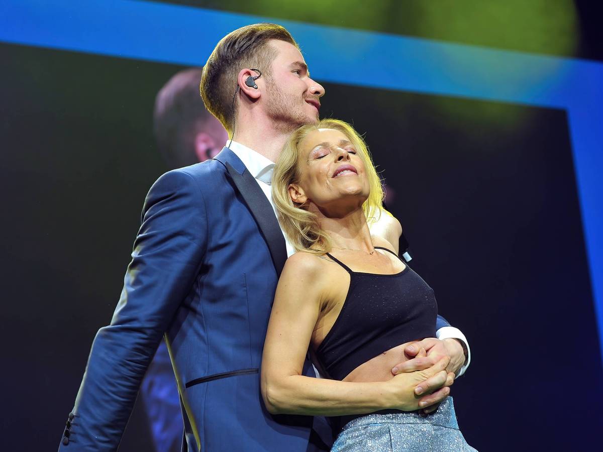 Sänger Eric Philippi und Sängerin Michelle während eines Auftrittes.
