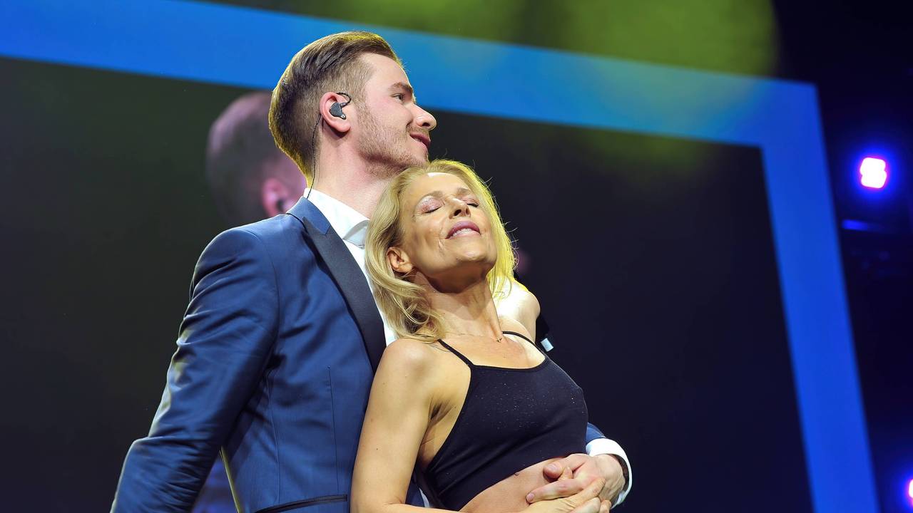 Sänger Eric Philippi und Sängerin Michelle während eines Auftrittes.