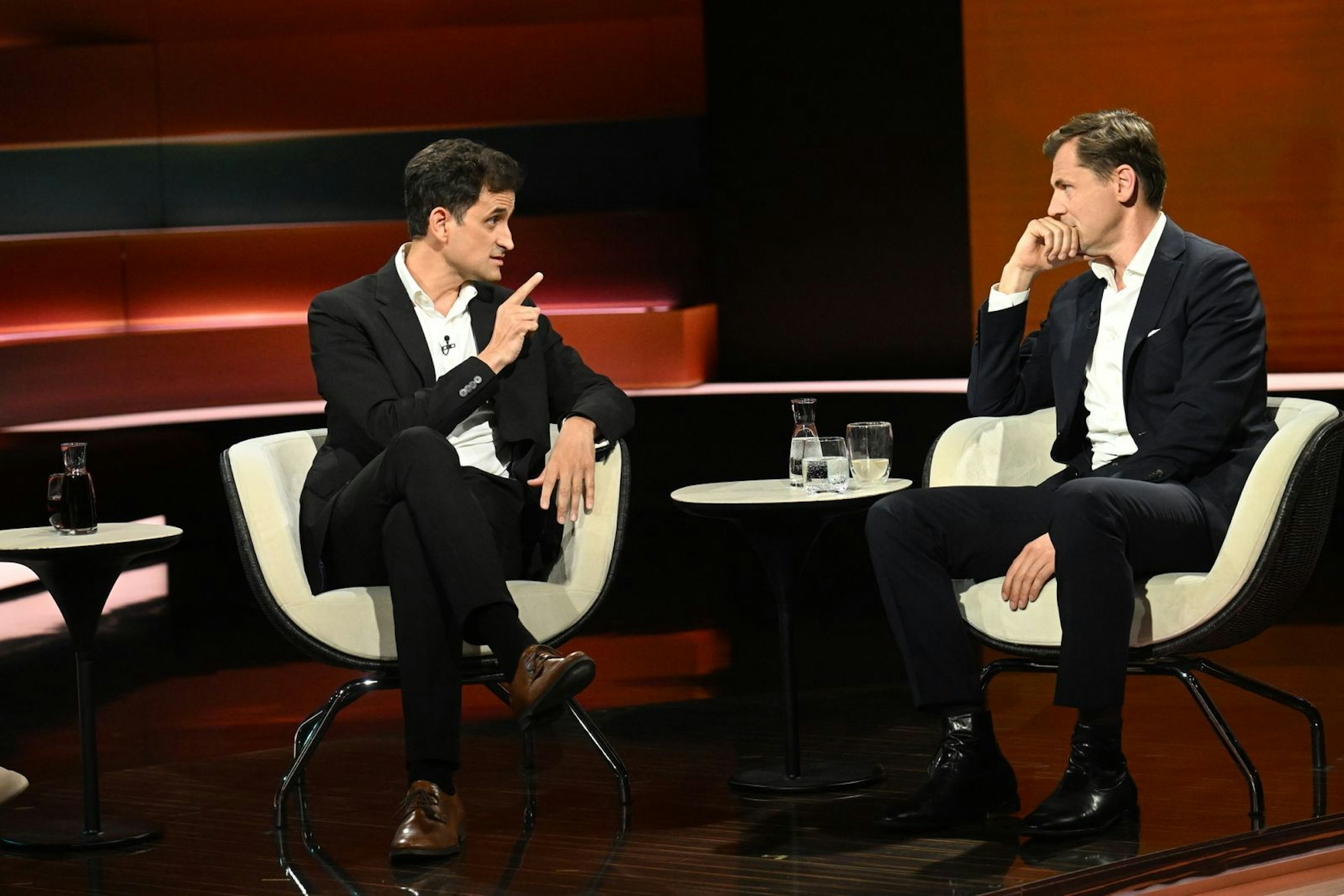 Journalist Philipp Peyman Engel (links) wetterte gegen Daniel Gerlach, der die israelischen Angriffe gegen den Iran kritisch sah. (Bild: ZDF / Cornelia Lehmann)