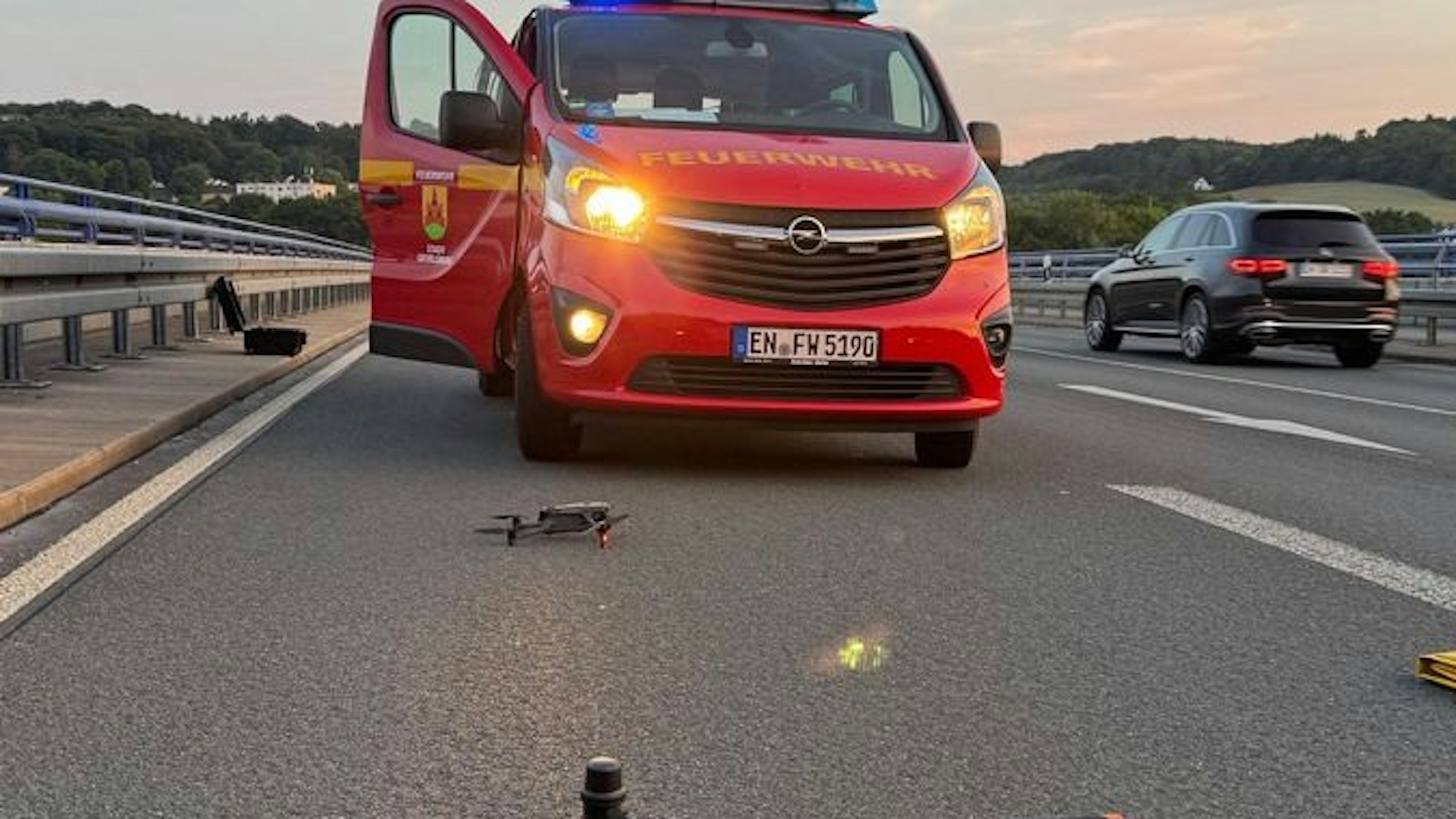 Einsatz der Feuerwehr Gevelsberg mit der Fachgruppe Drohne und Strömungsrettern bei einer Suchaktion in Wetter an der Ruhr