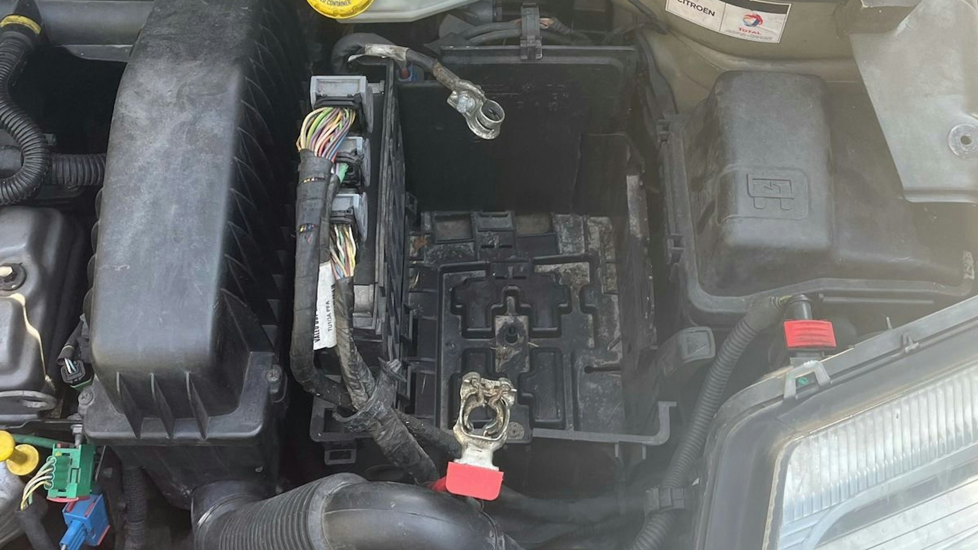 Batterie aus Auto in Wehringhausen gestohlen