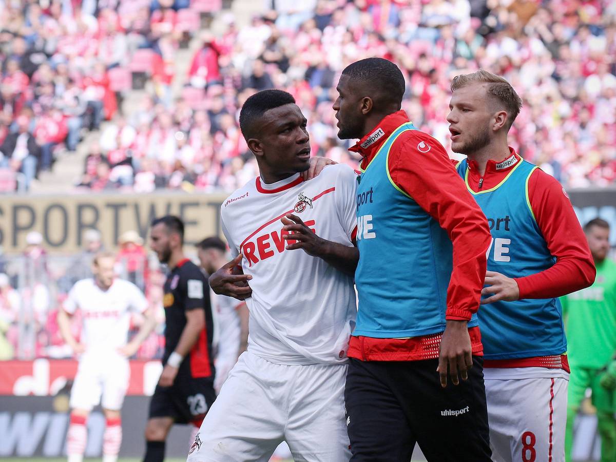 Anthony Modeste und Jhon Cordoba im Austausch, Johannes Geis schaltet sich ein.