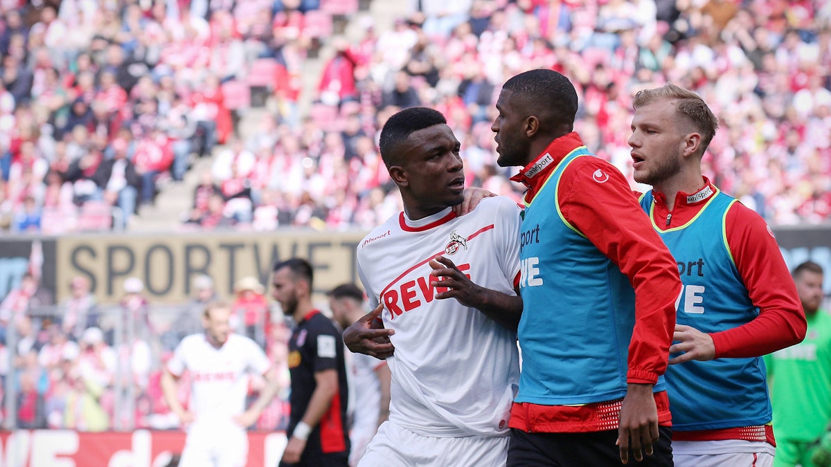 Anthony Modeste und Jhon Cordoba im Austausch, Johannes Geis schaltet sich ein.