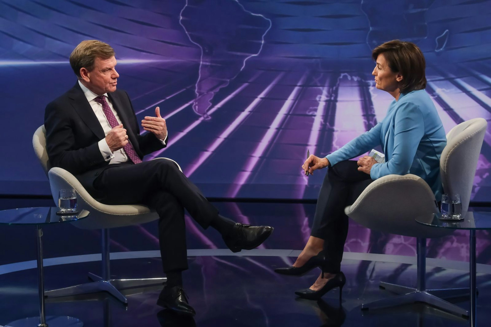 Deutschland stehe an der Seite Israels, erklärt Johannes Wadephul im Gespräch mit Sandra Maischberger. (Bild: WDR/Oliver Ziebe)