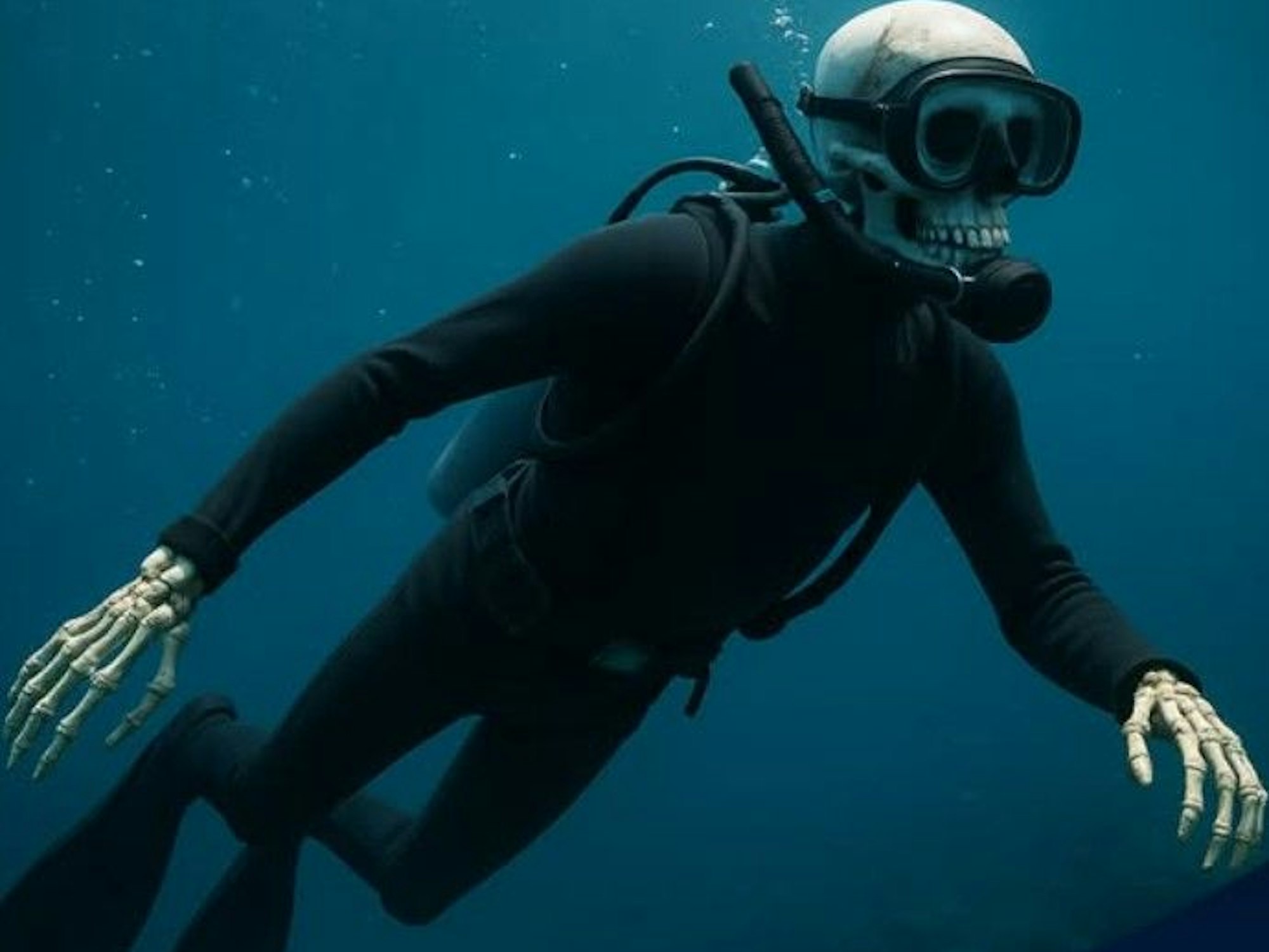 Ein schwimmendes Skelett trägt einen Taucheranzug.