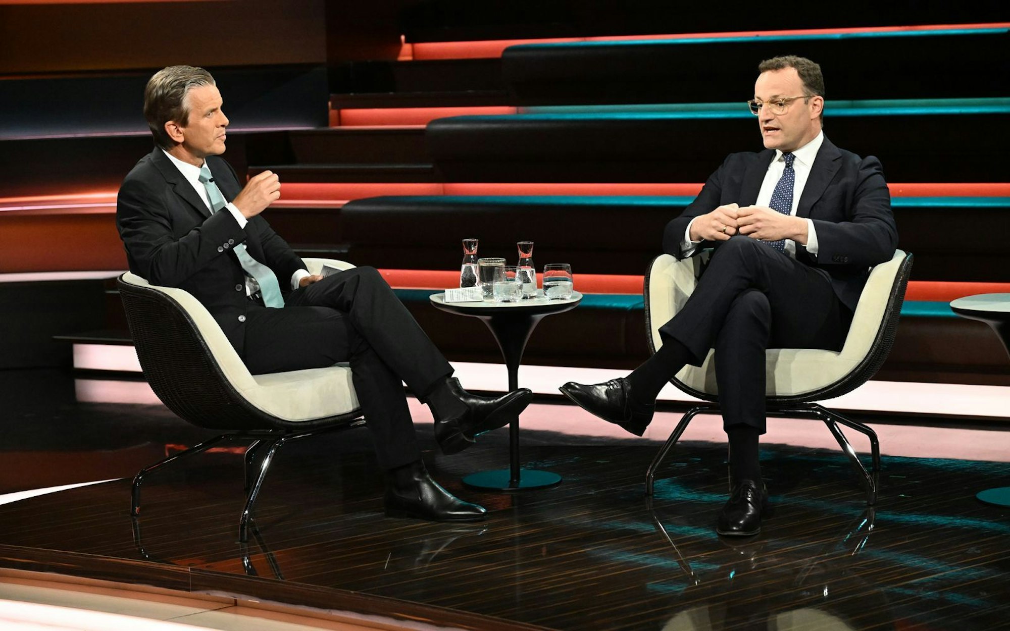 Markus Lanz (links) nahm Ex-Gesundheitsminister Jens Spahn in die Mangel. (Bild: ZDF/Cornelia Lehmann)