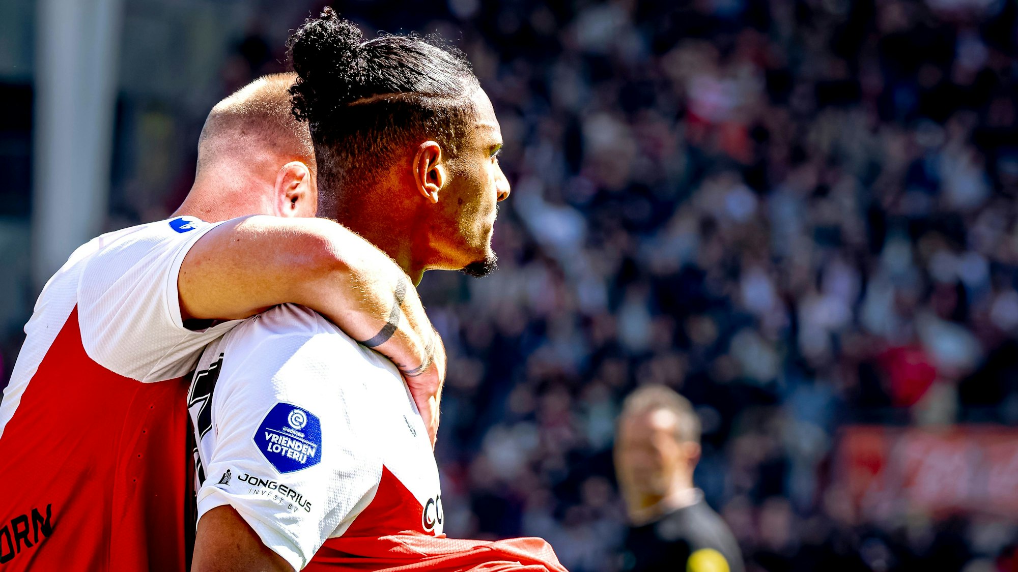 Sebastian Haller wird nach einem Tor für den FC Utrecht bejubelt.