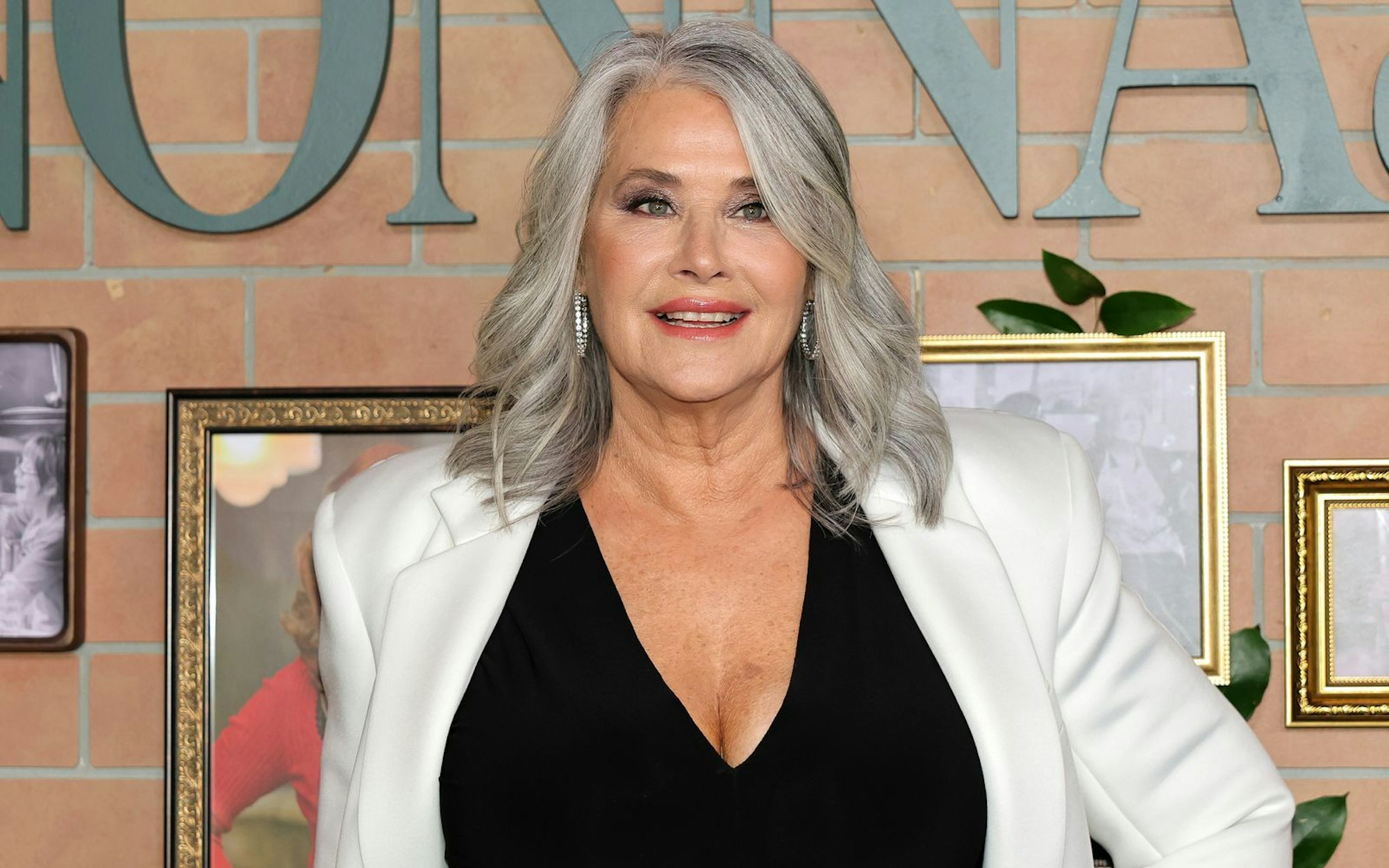 Mittlerweile sind die braunen Haare einem Grau gewichen: Lorraine Bracco bei der Premiere von „Nonnas“ im April 2025. (Bild: 2025 Getty Images/Dia Dipasupil)