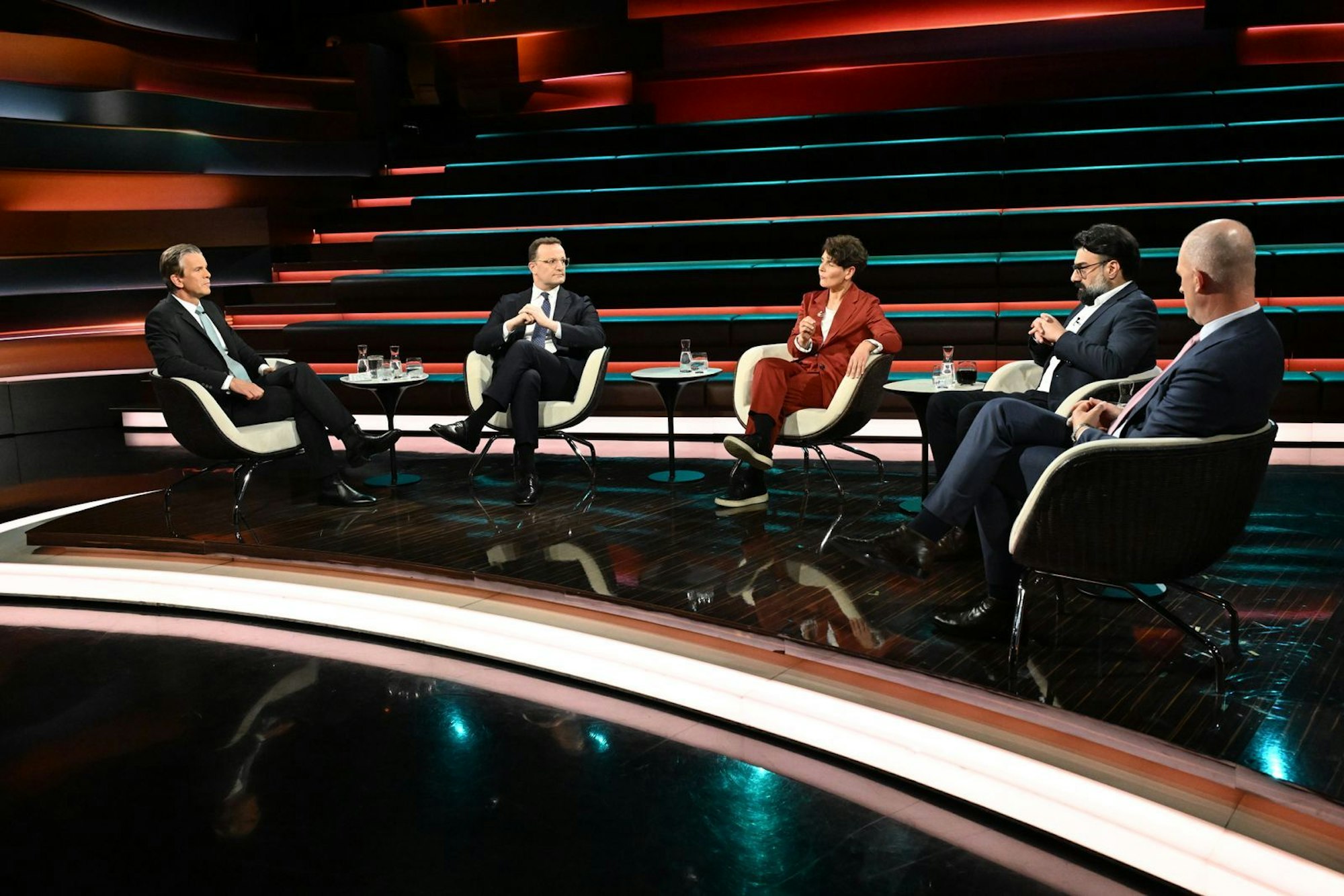 Am Mittwochabend diskutierte Markus Lanz (links) mit (von links) Jens Spahn, Anna Lehmann, Ali Fathollah-Nejad und Christian Mölling. (Bild: ZDF/Cornelia Lehmann)