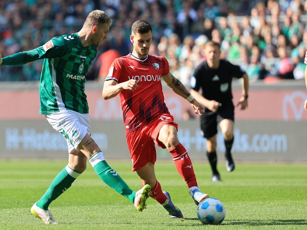 Tom Krauß (r.) im Zweikampf mit Marvin Duksch.