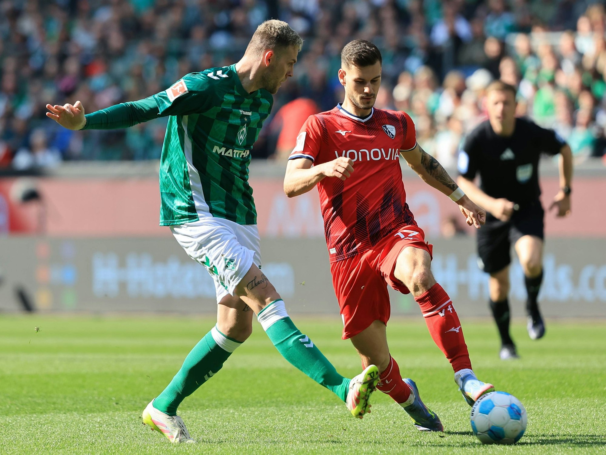 Tom Krauß (r.) im Zweikampf mit Marvin Duksch.