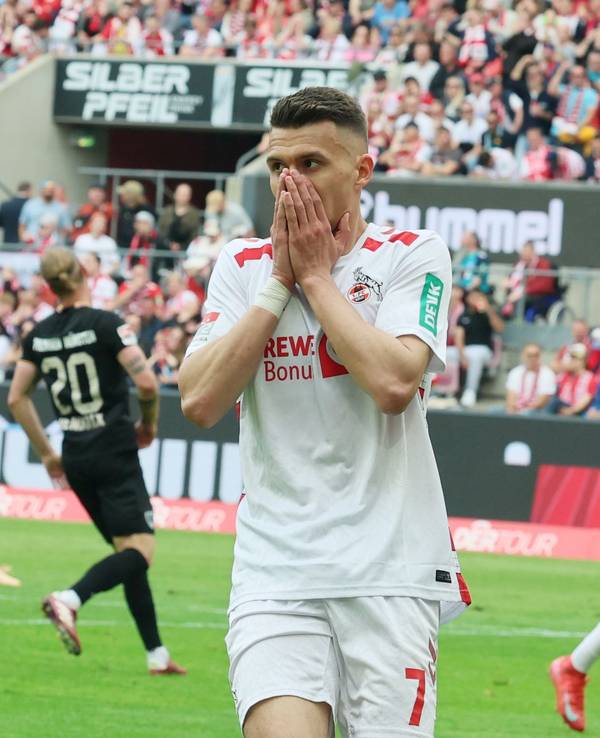 Dejan Ljubicic hält sich die Hände vor sein Gesicht.