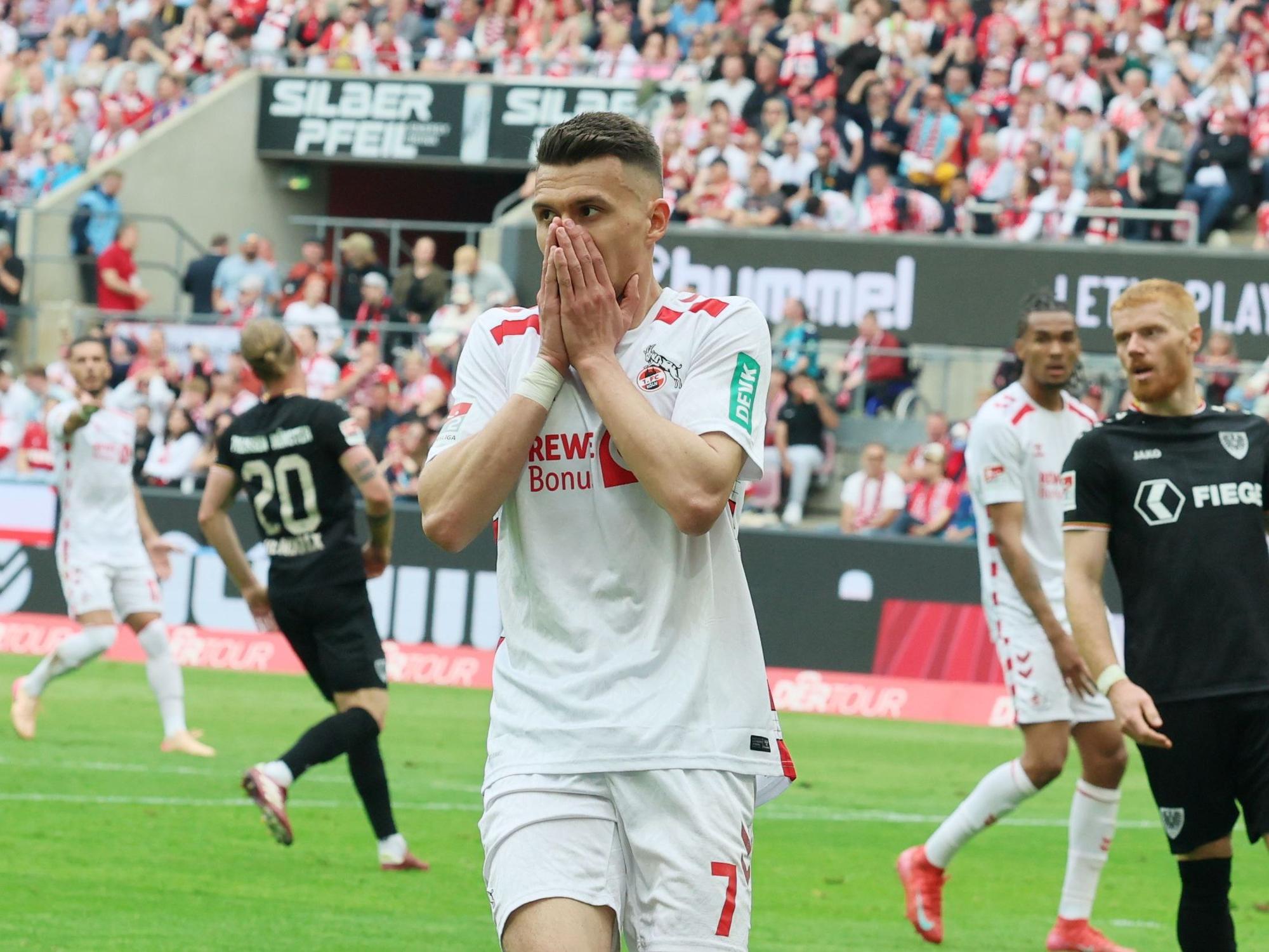Dejan Ljubicic hält sich die Hände vor sein Gesicht.