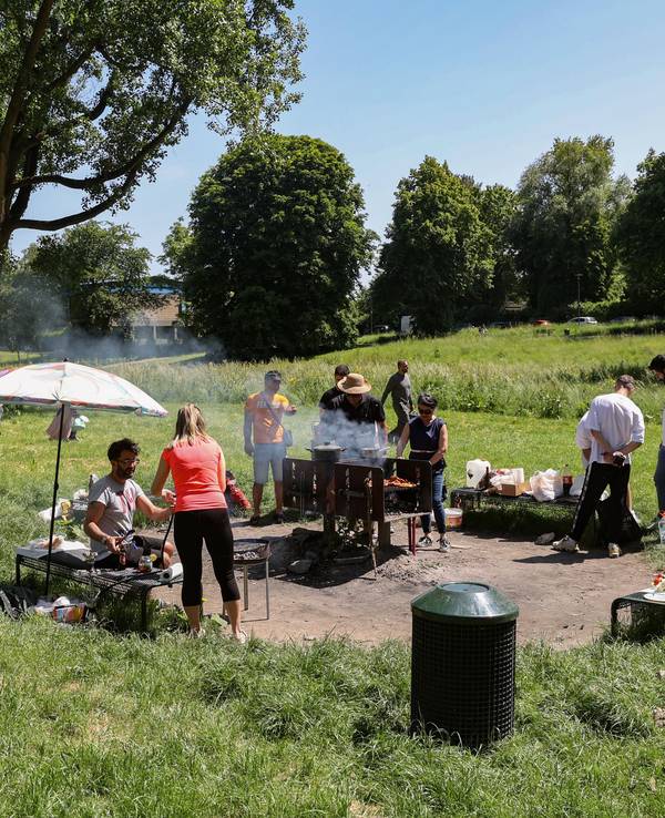 Ein Grillplatz an der Kölsche Riviera in Rodenkirchen (Archivfoto)