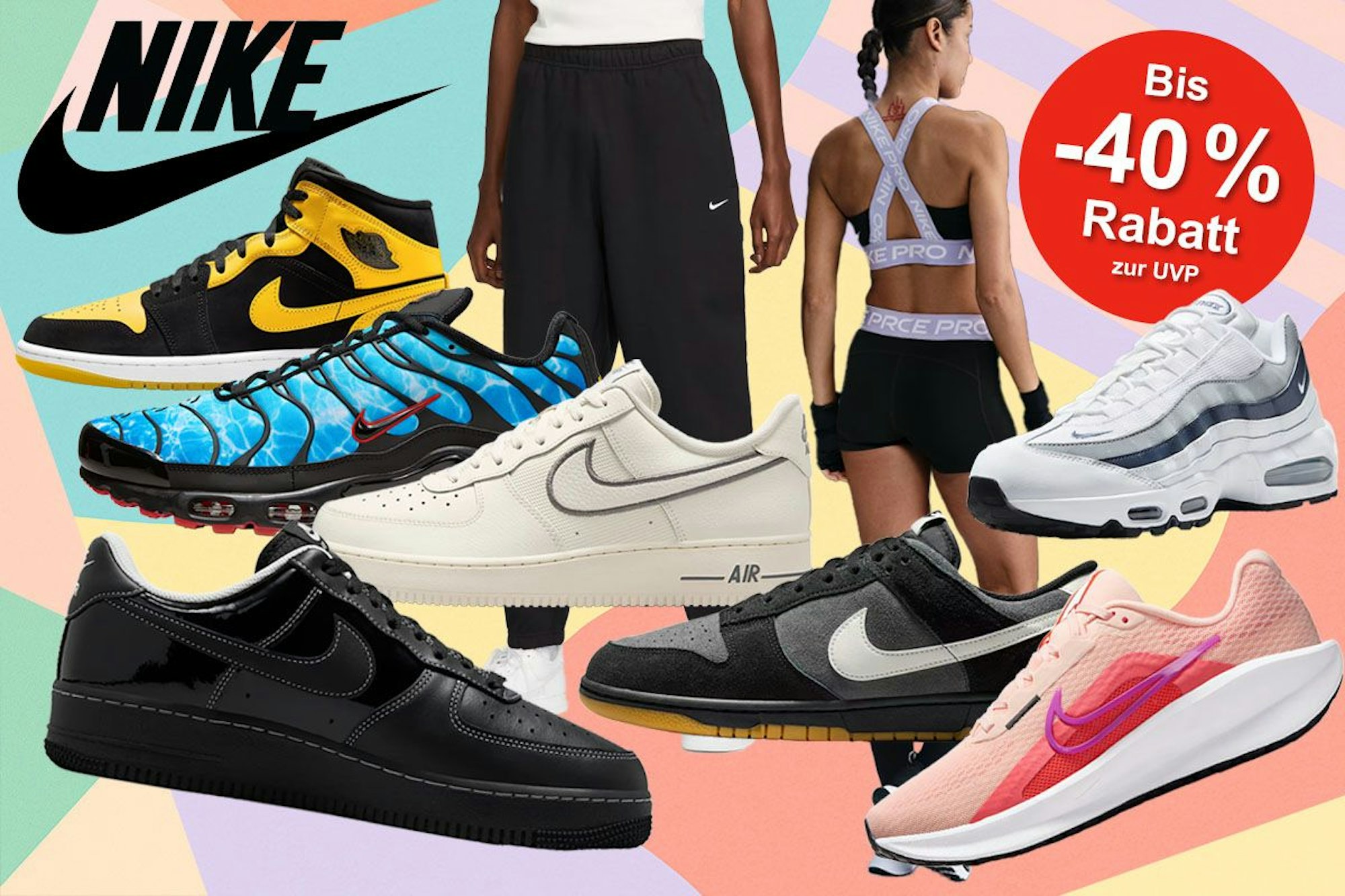 Nike Sneaker von Air Force 1 über Dunk Low bis hin zu Air Max und Air Jordan und verschiedene Sportbekleidung vor einem pastellfarbenen Hintergrund mit geometrischen Formen.