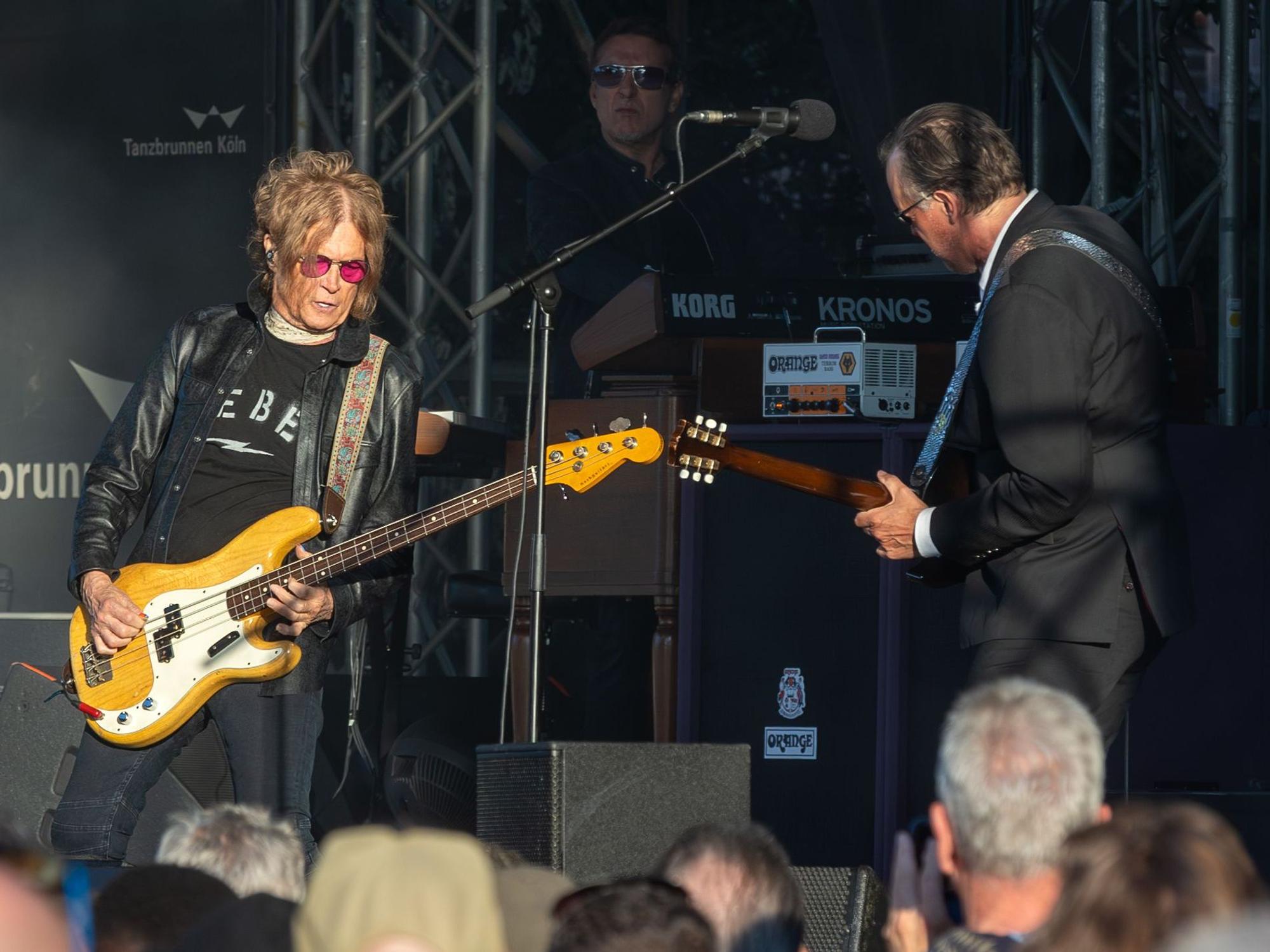 Die englisch-amerikanische Rockband Black Country Communion spielt im Tanzbrunnen.