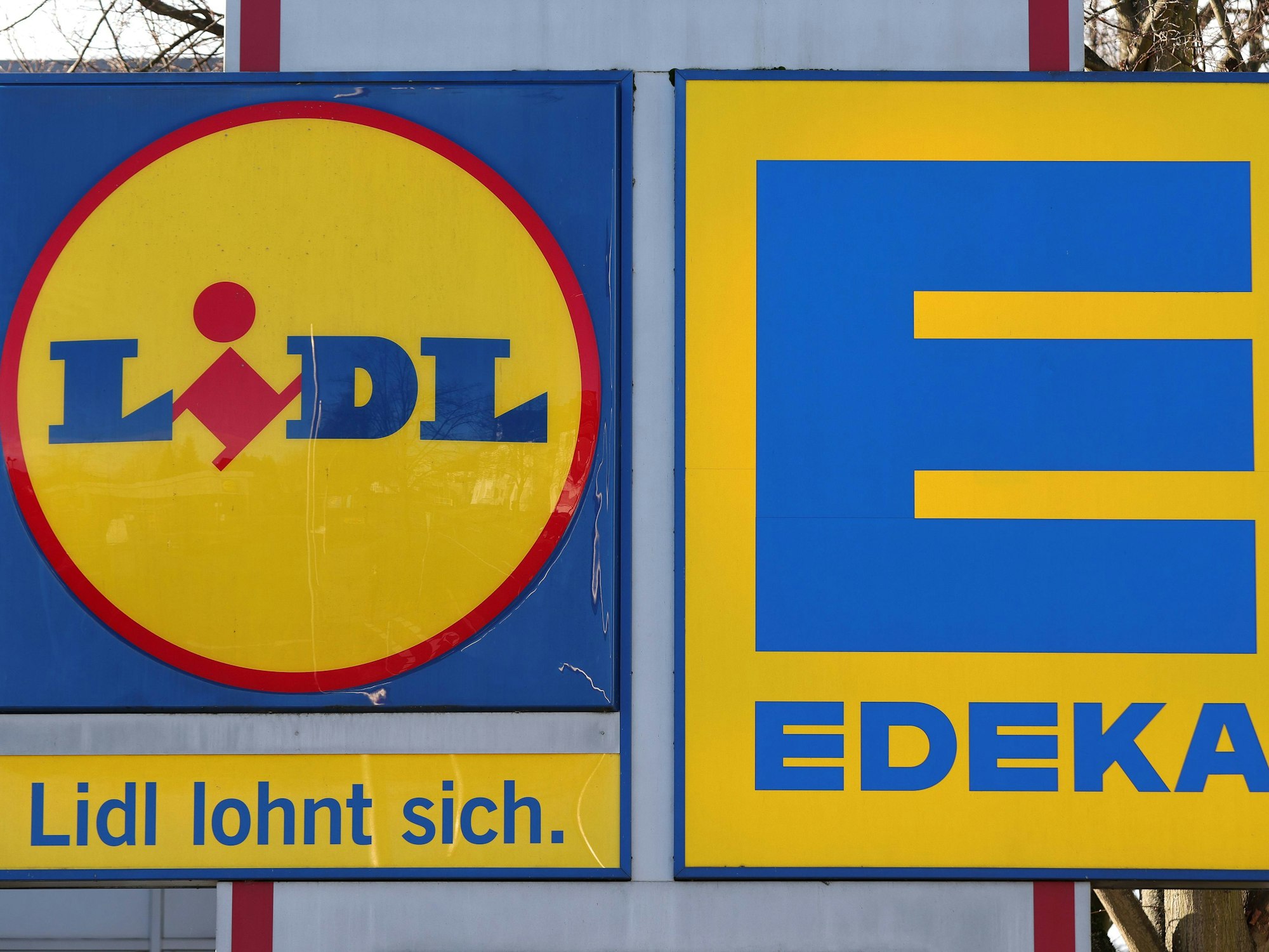 Zwei Supermarkt-Giganten Seite an Seite: Lidl und Edeka.