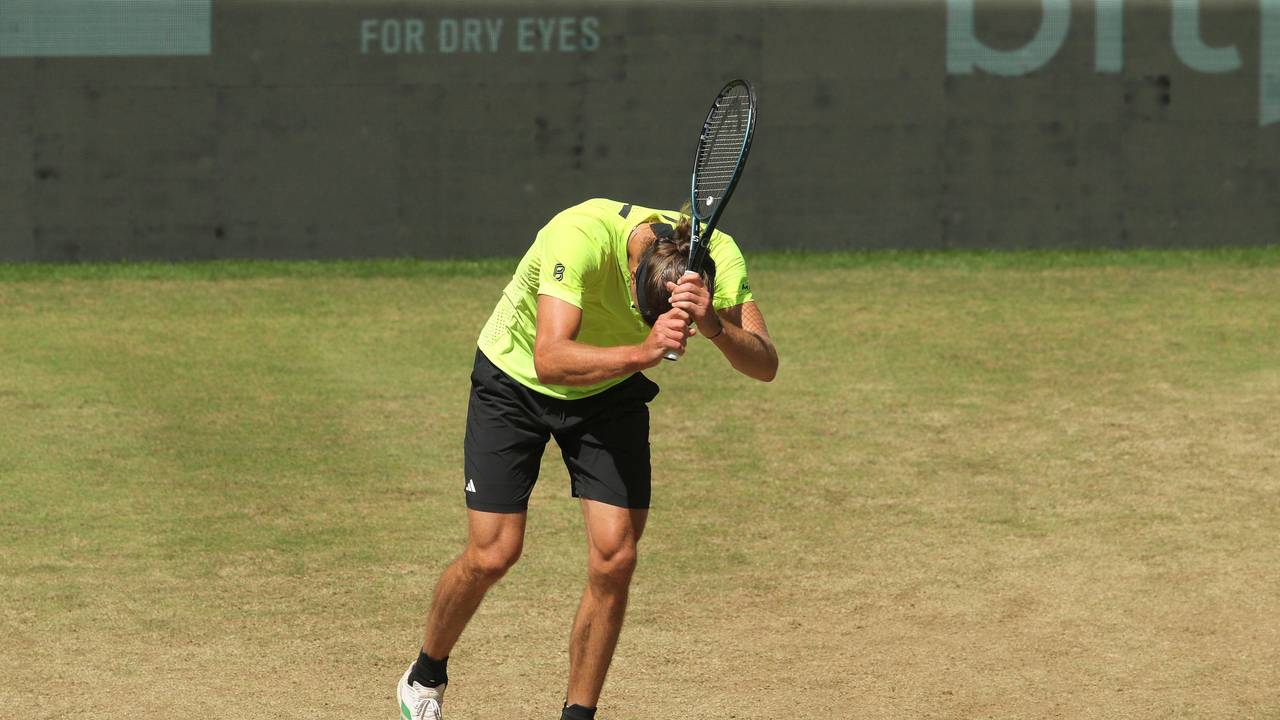 Alexander Zverev, hier am 20. Juni 2025, ist bei den Terra-Wortmann Open in Halle im Halbfinale gescheitert.