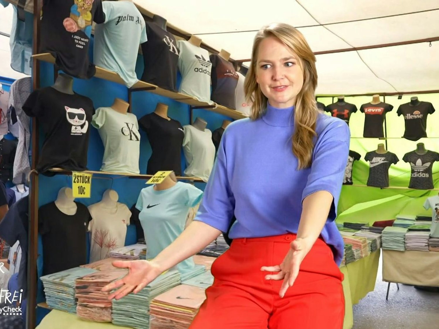 Reisepodcasterin Kira Schlender weiß Bescheid: „Erstaunlicherweise ist es erst mal nicht verboten, diese Plagiate mit nach Deutschland zu bringen.“ Trotzdem müsse man sich an einige Regeln halten. (Bild: Joyn)