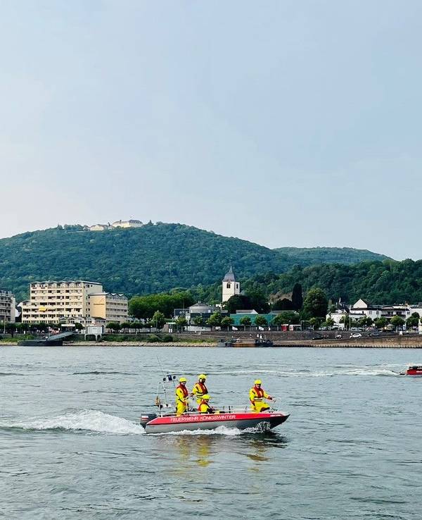 Wasserrettungseinsatz auf dem Rhein bei Bonn-Mehlem