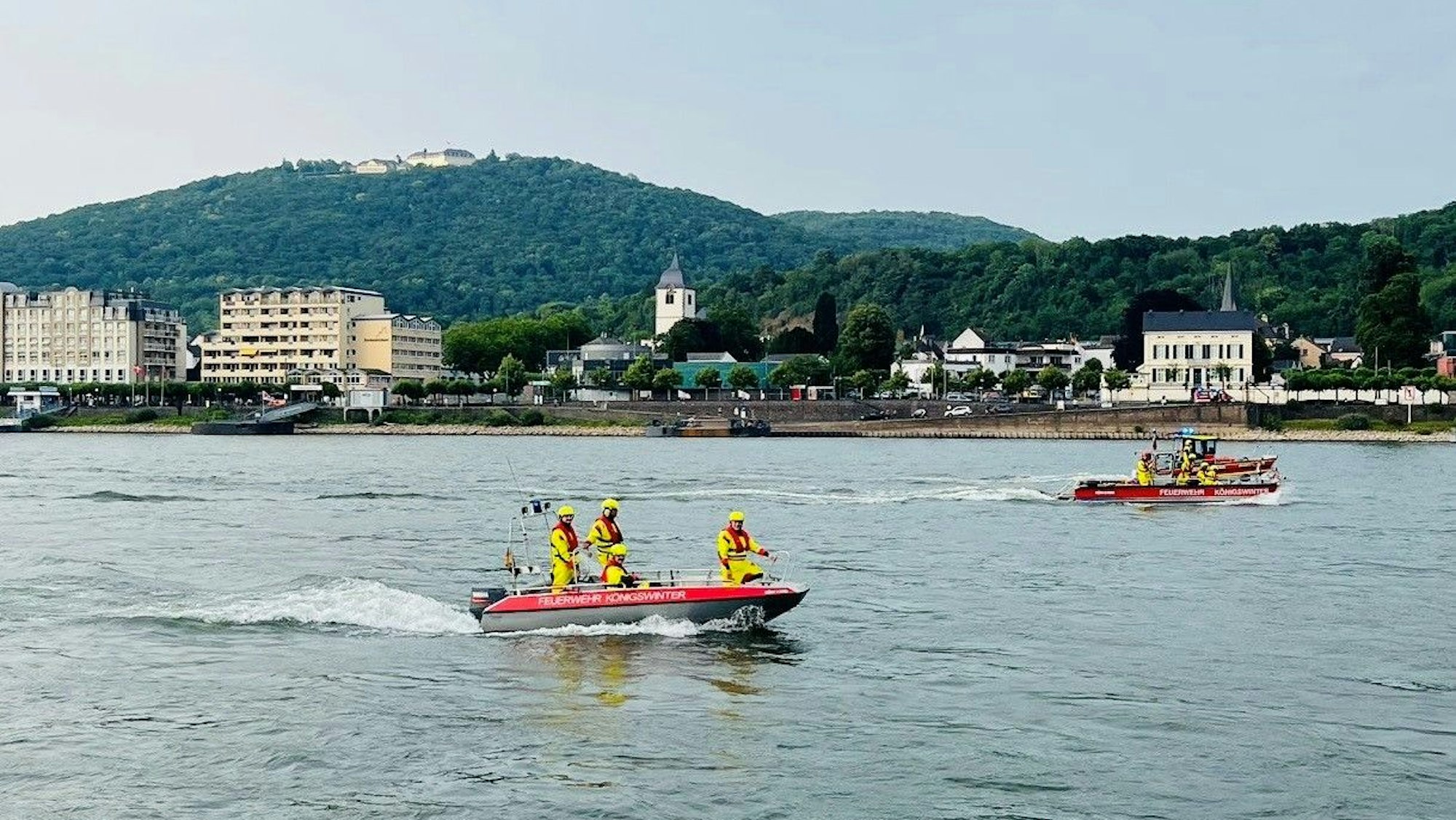 Wasserrettungseinsatz auf dem Rhein bei Bonn-Mehlem