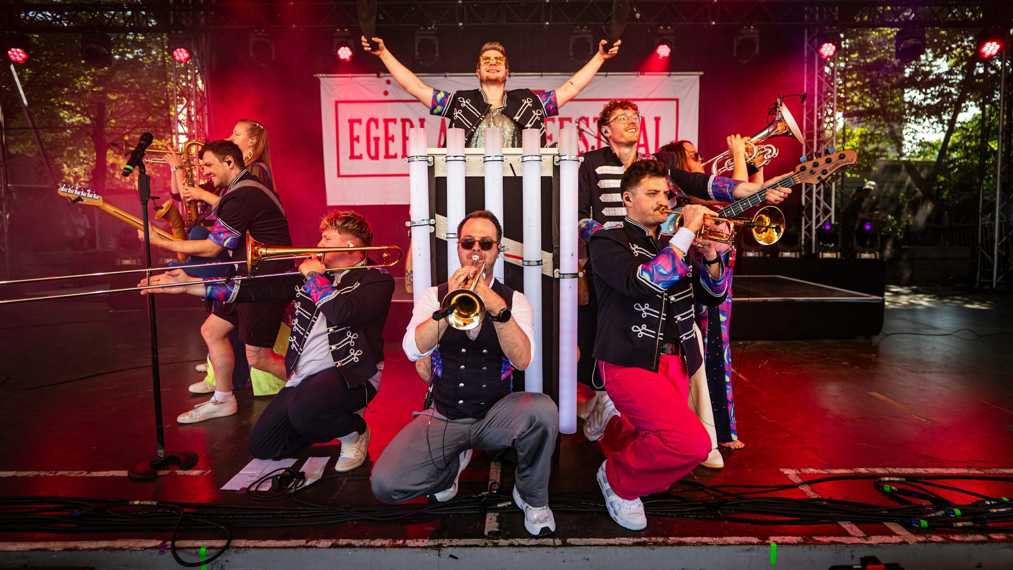 Druckluft beim Auftritt im Tanzbrunnen.