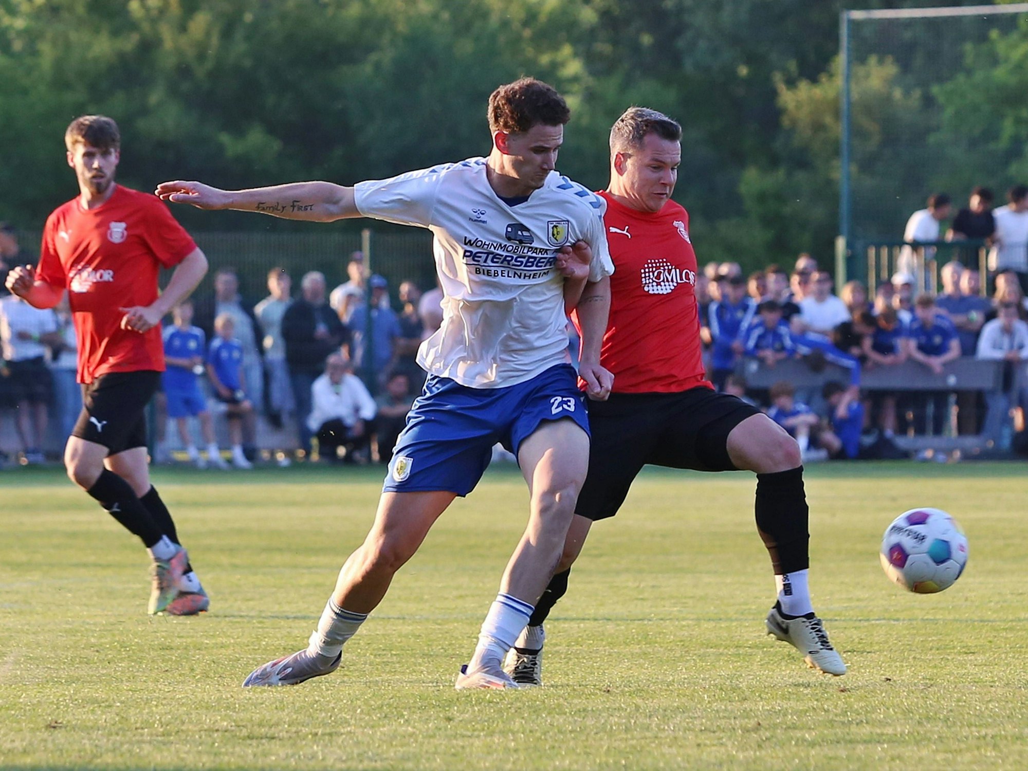 Fabio Moreno Fell im Kampf um den Ball.