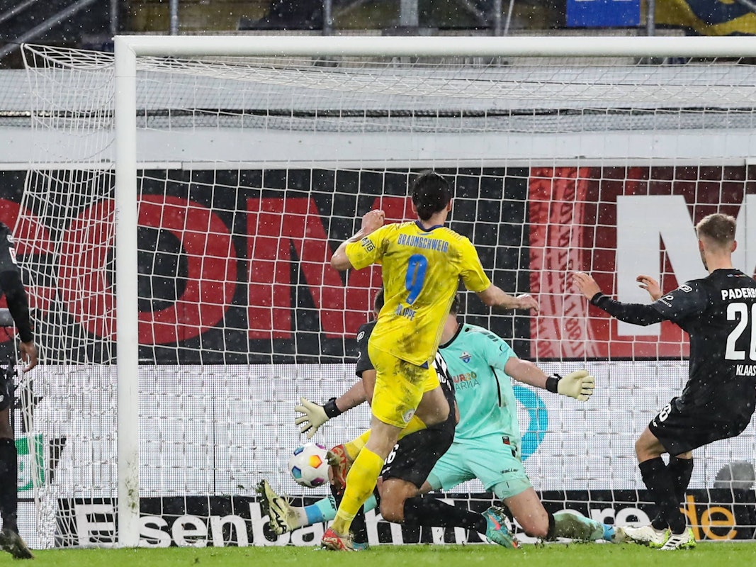 Rayan Philippe trifft im Spiel gegen den SC Paderborn.
