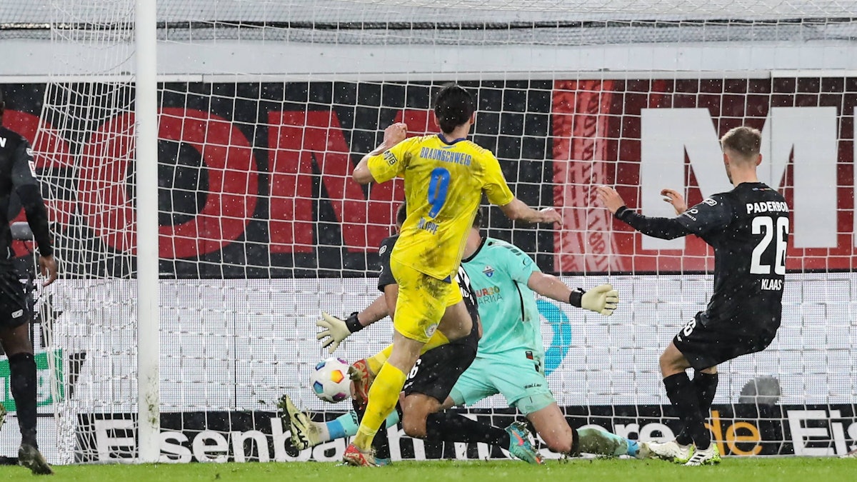 Rayan Philippe trifft im Spiel gegen den SC Paderborn.